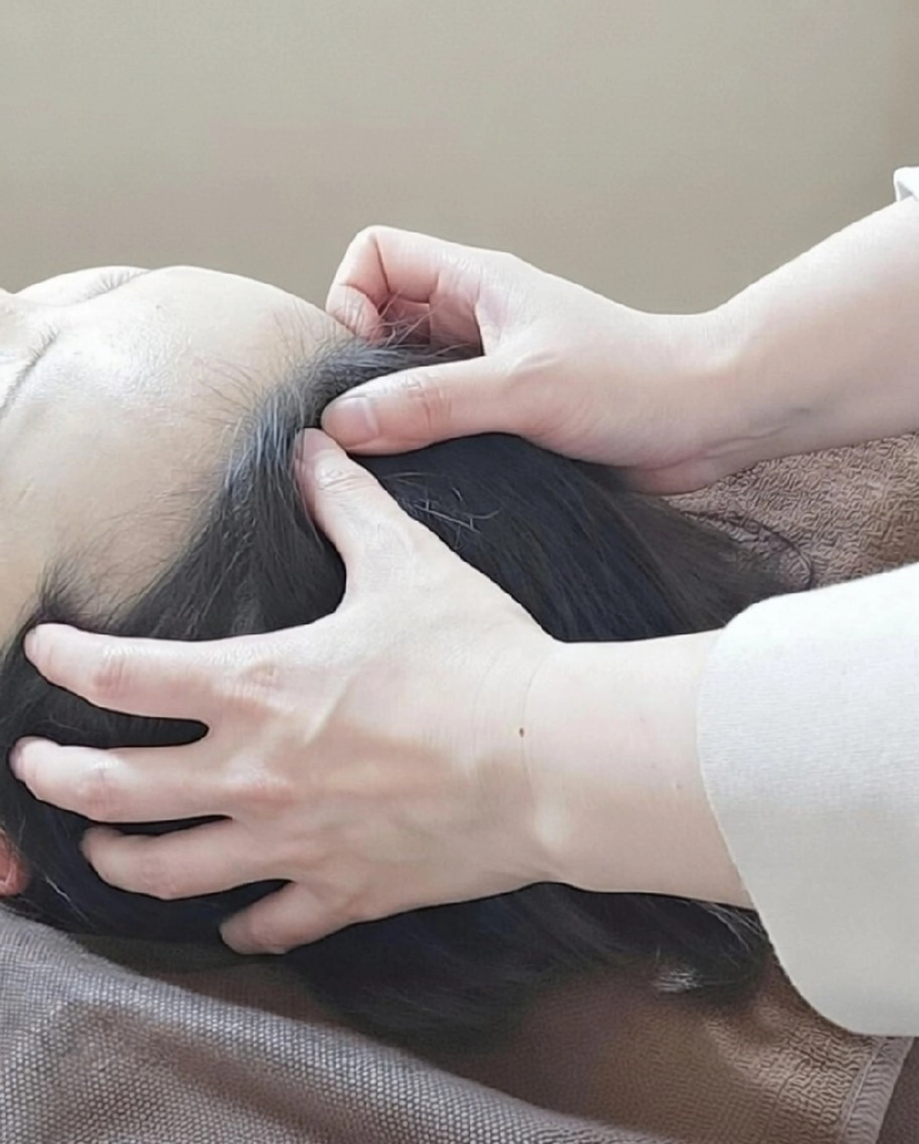 🧘‍♀️【極上癒し体験】日常を忘れる贅沢な90分👑 背面揉みほぐし×ヘッド×フット×デコルテ＋アロマ足湯付き🦶🏻の写真