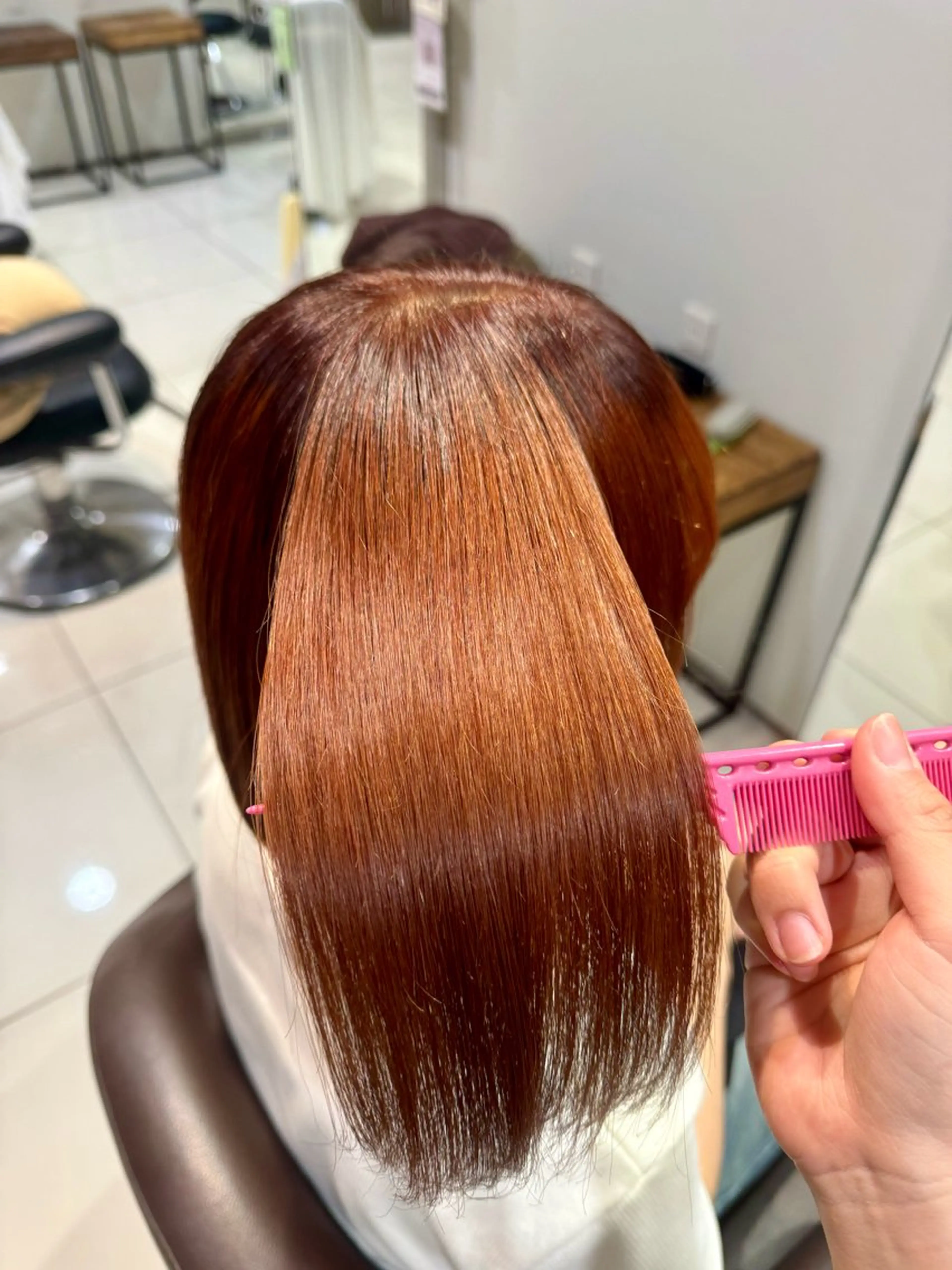 ミディアム カラー オレンジピンク ヘアカラー トリートメント レイヤーカット/艶髪 /髪質改善/のマツエク・マツパデザイン