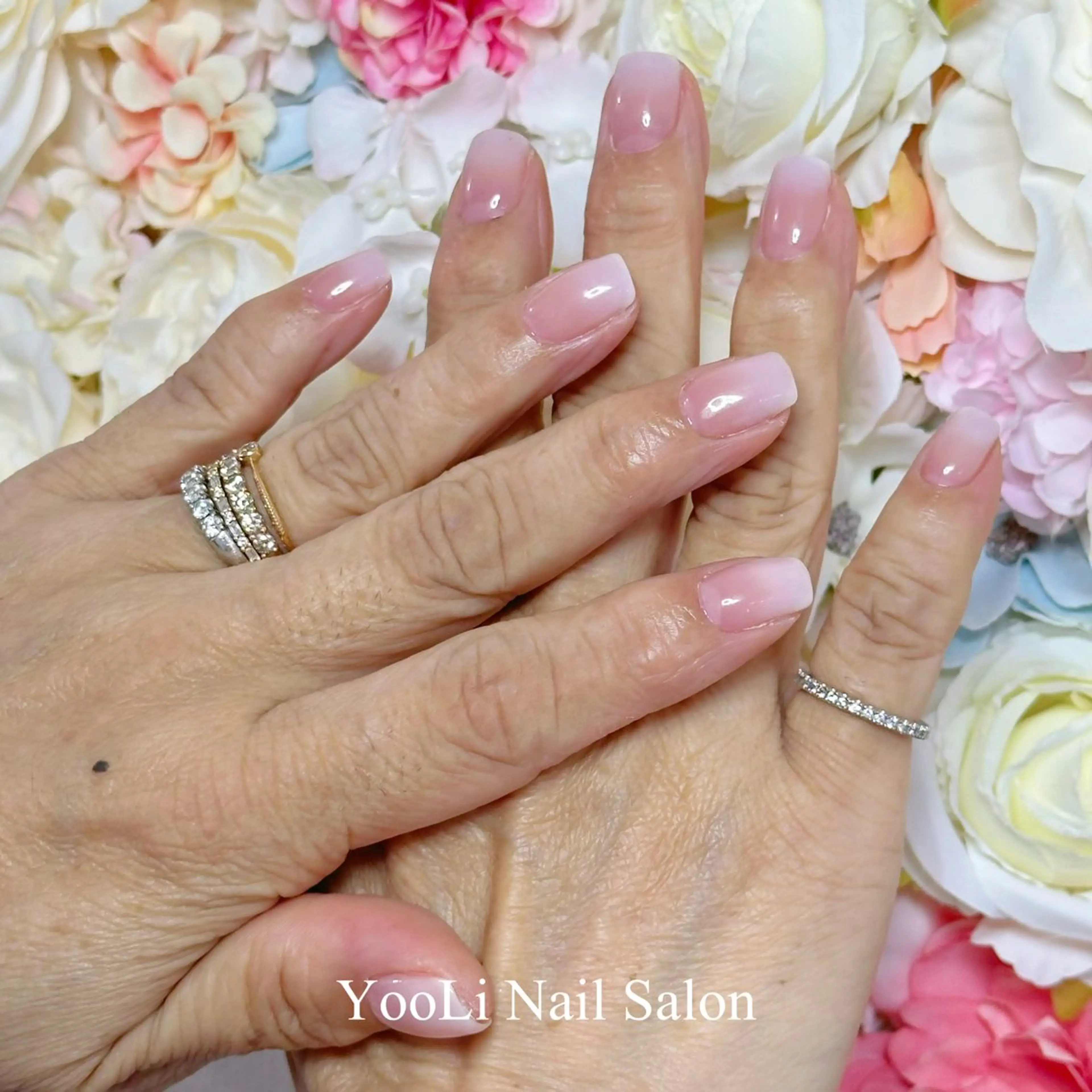 ネイル オーロラネイル チークネイル フレンチネイル ガラスフレンチ グラデーション 🎀 あやのネイルデザイン