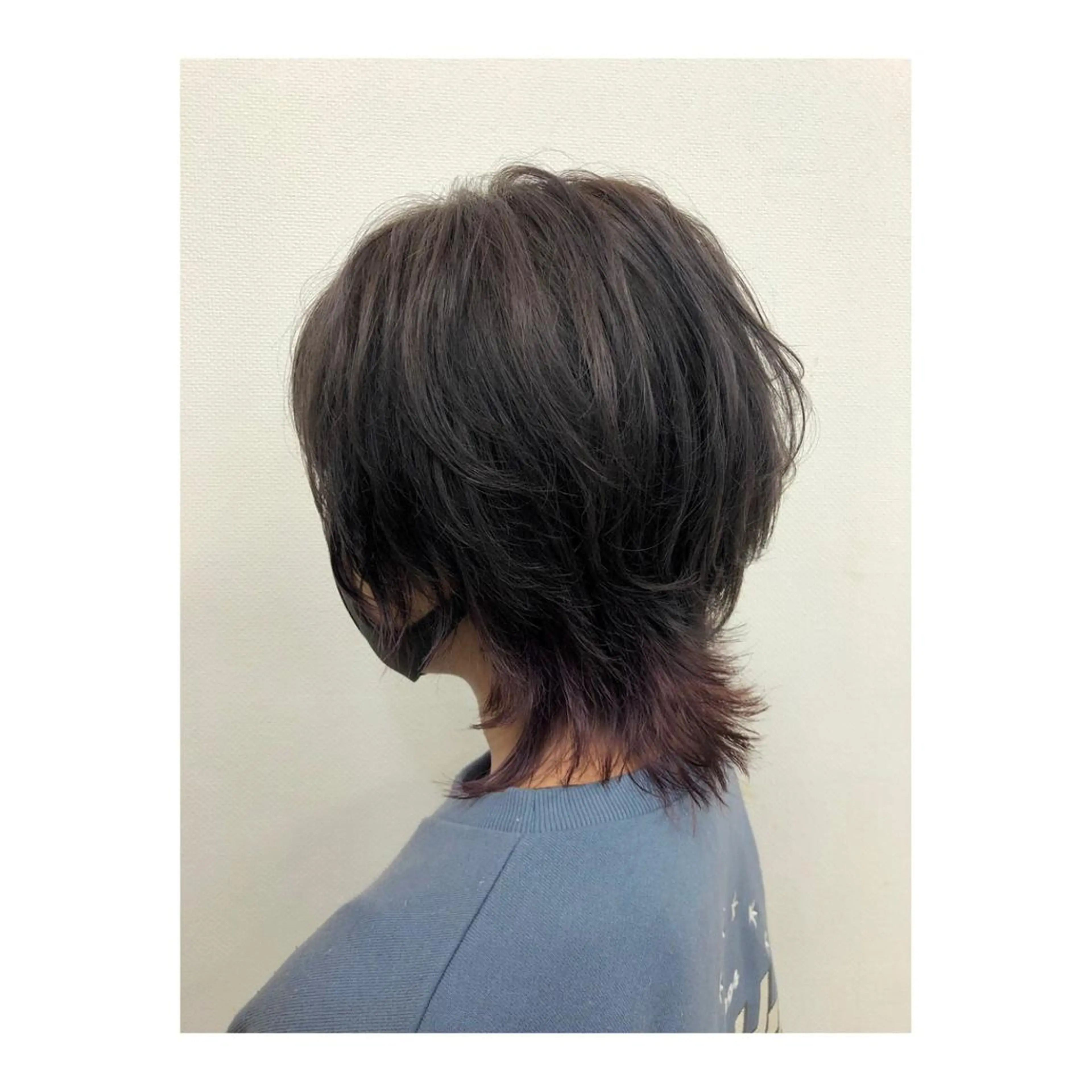 ミディアム カラー メンズ メンズインナーカラー メンズウルフカット インナーカラー ウルフカット 白髪ぼかし脱白髪染め 大塚綾のヘアスタイル