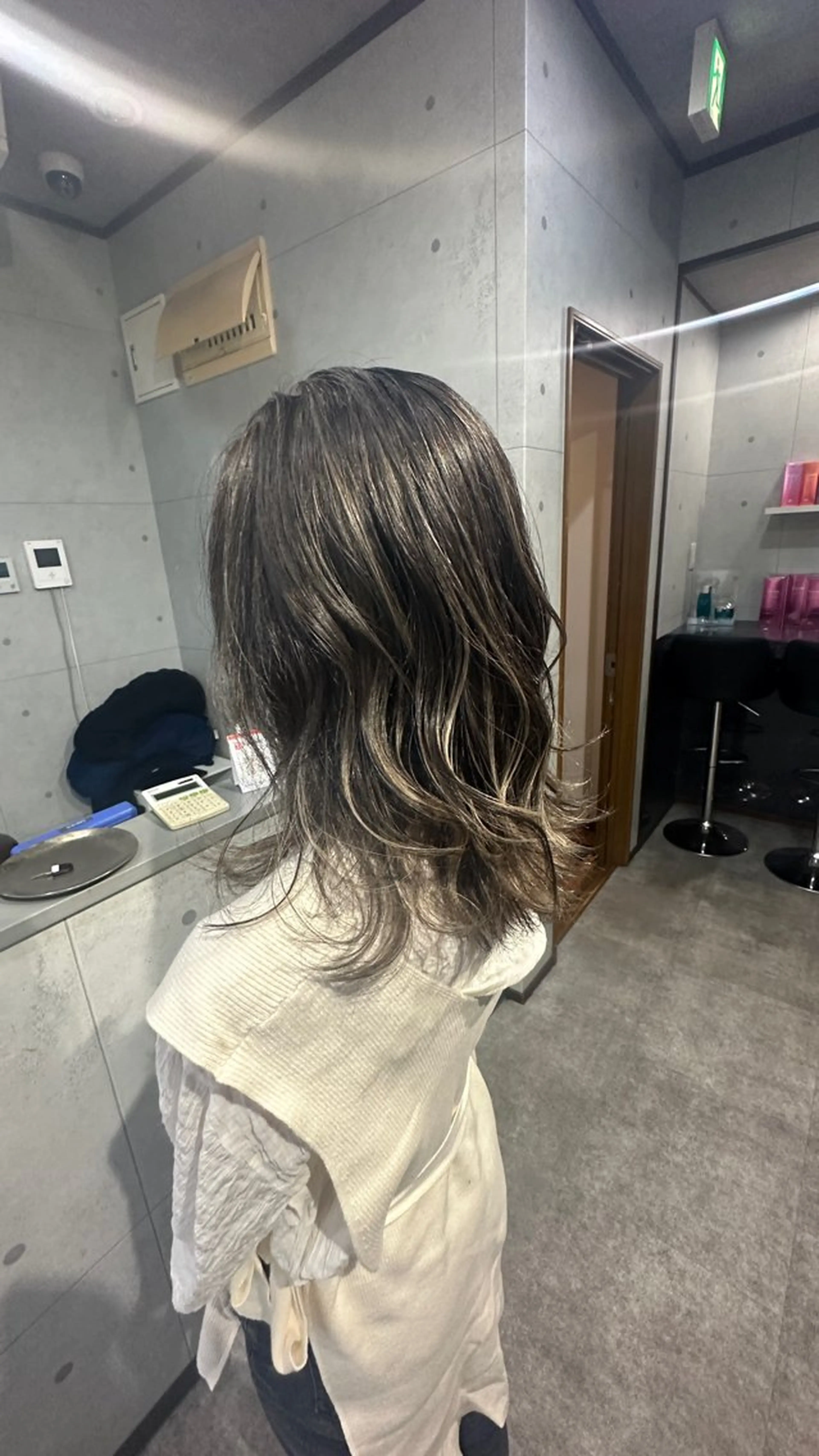 セミロング ボブ くびれヘア くせ毛 髪質改善 切りっぱなしロブ カット ヘアカラー REVE所属・REVE 【外国人風カラー】のヘアスタイル