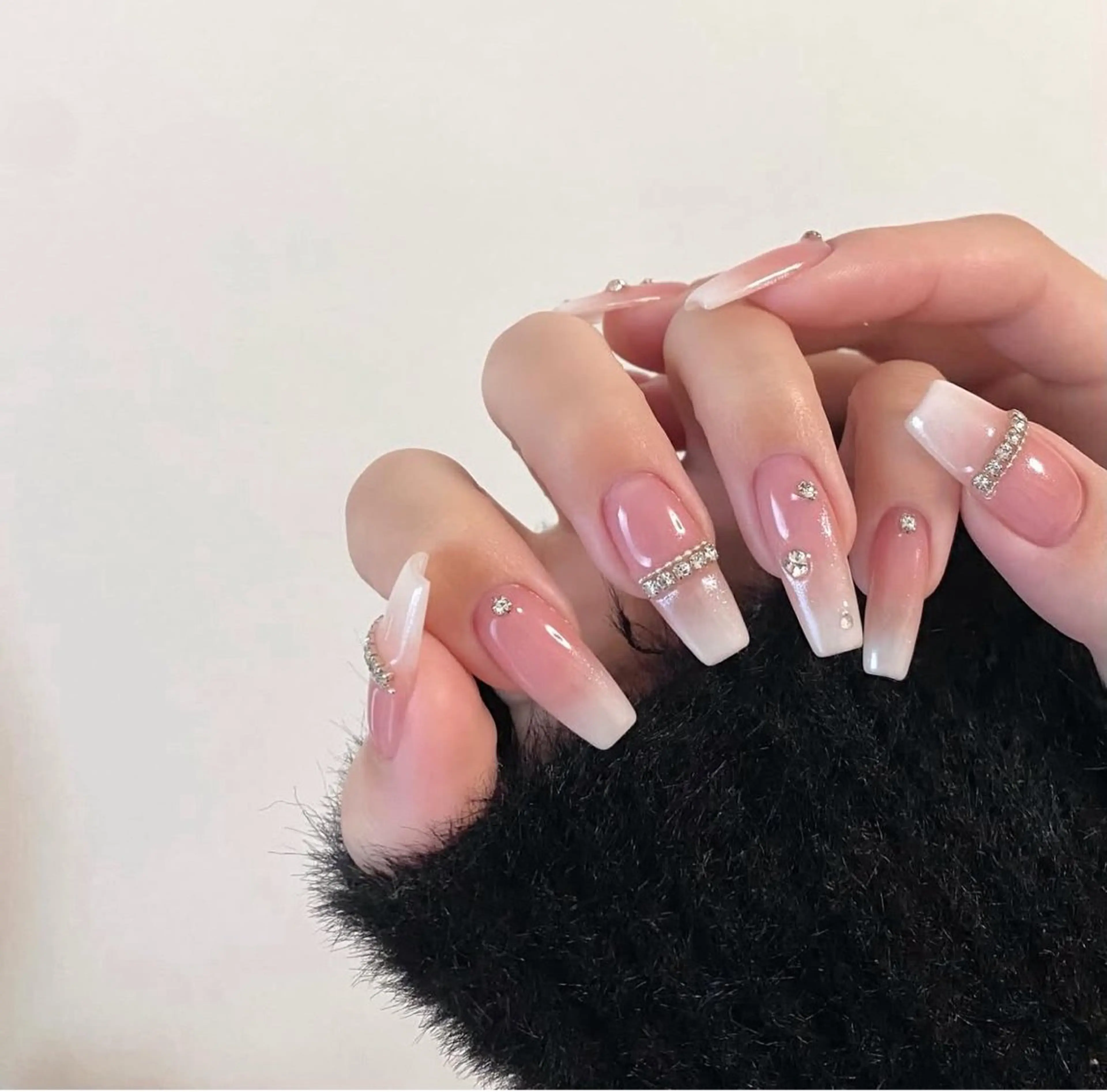 ネイル 長さ出し グラデーション キラキラネイル 韓国ネイル ラメ(グリッター) ハンドネイル ハンドケア Chisa Nail Studio所属・チ サのネイルデザイン