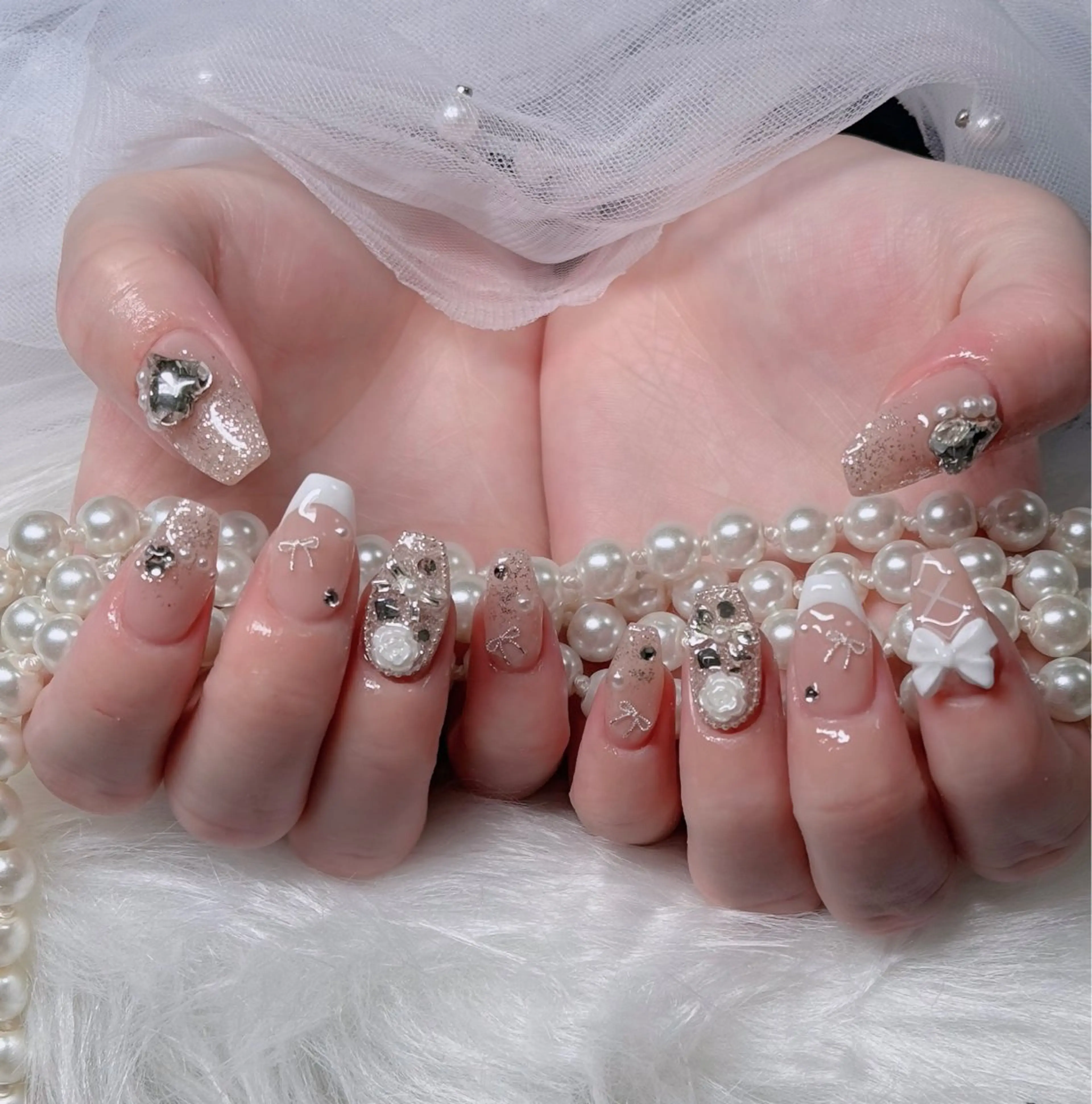 ネイル オーロラネイル フレンチネイル ジェルネイル ハロウィン キラキラネイル ハンドネイル H.baby Nail Salonのネイルデザイン