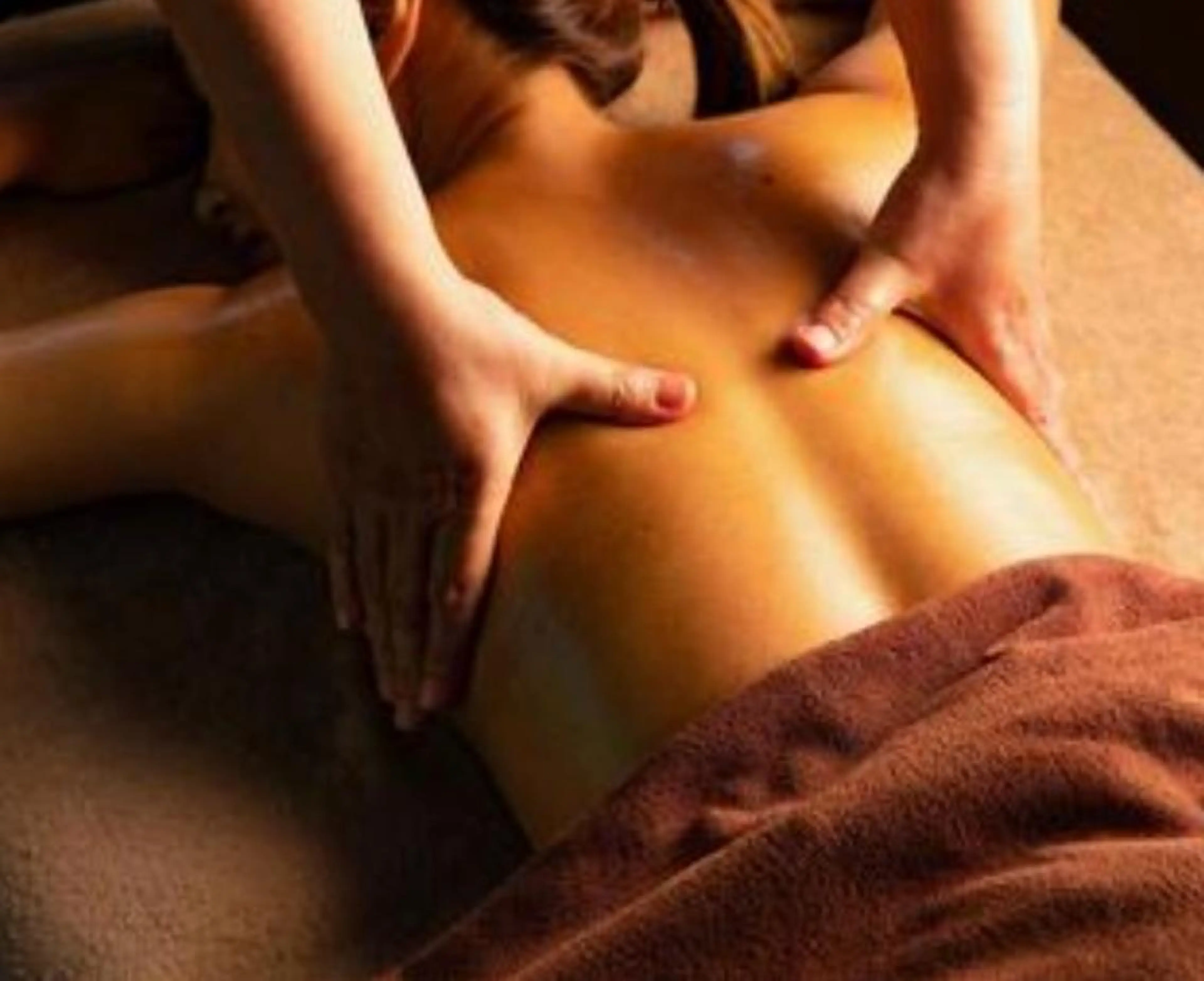 《初回》【アロマリンパトリートメント60分  】ハーブフットバス&ベッドマッサージ付き）の写真