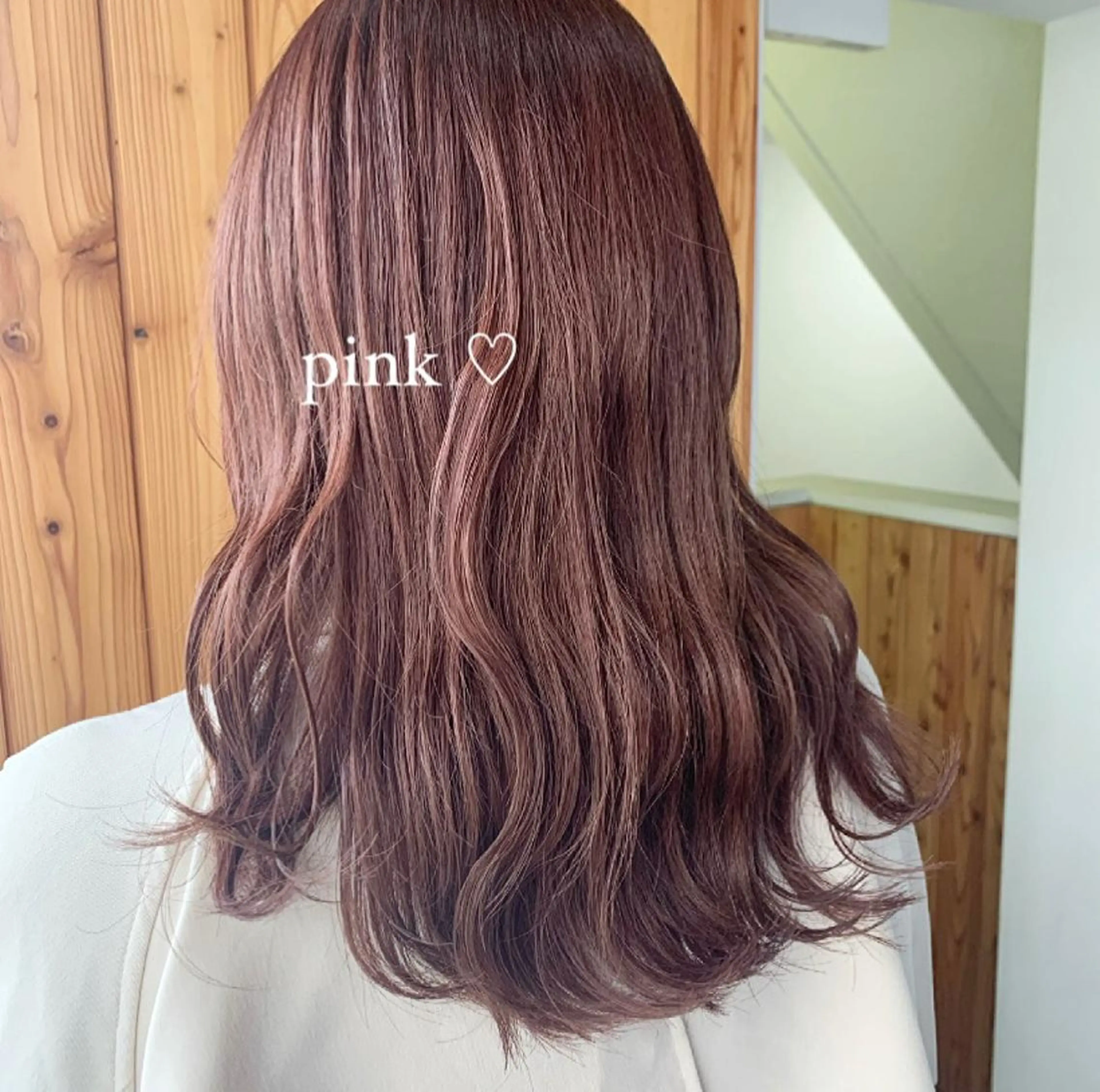 セミロング カラー ブリーチ ピンクカラー mizuho🐈‍⬛ 艶髪￤ダークトーンのヘアスタイル