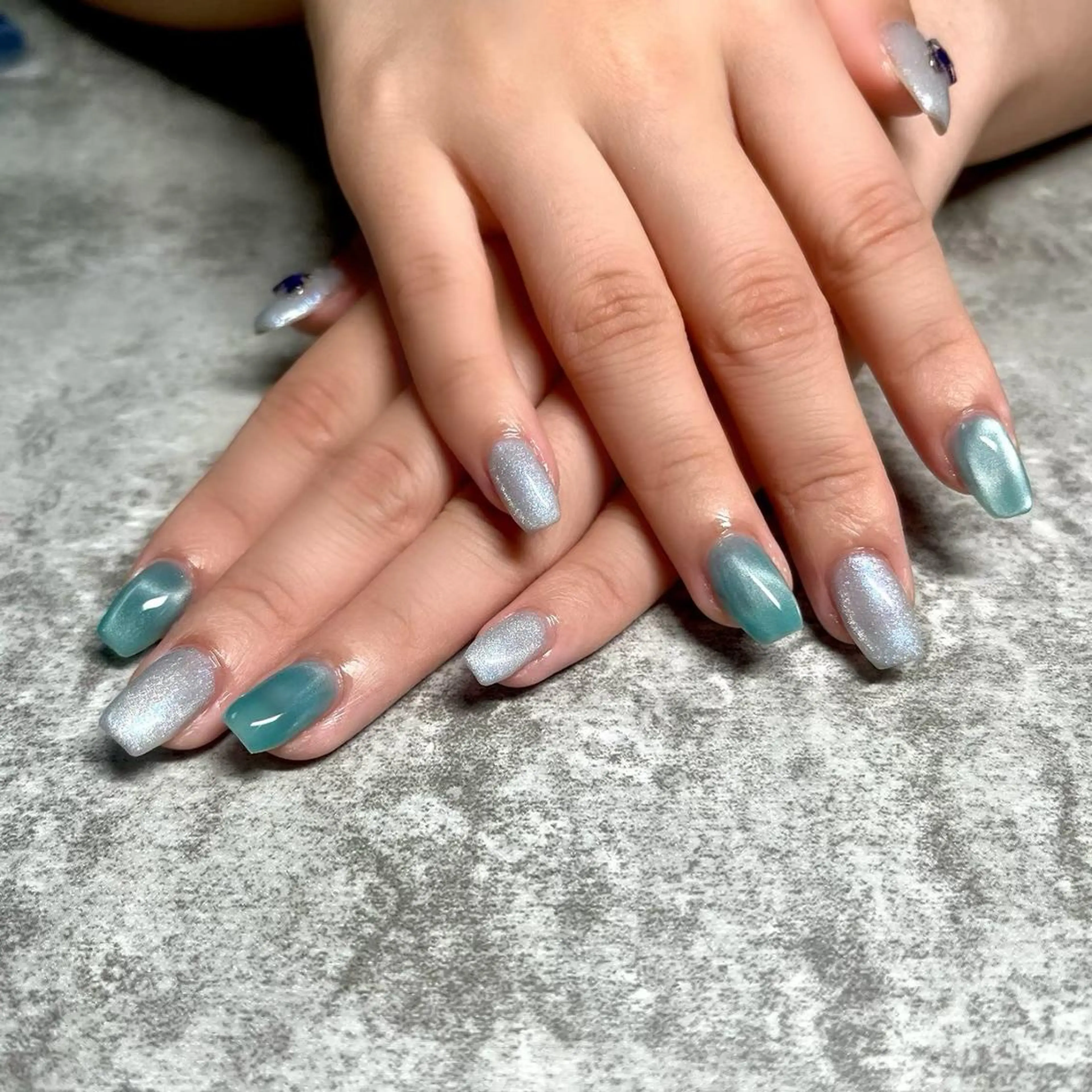ネイル オーロラネイル ボルドー クリアネイル フラッシュネイル フットネイル Rabe nail ラーベネイルのネイルデザイン