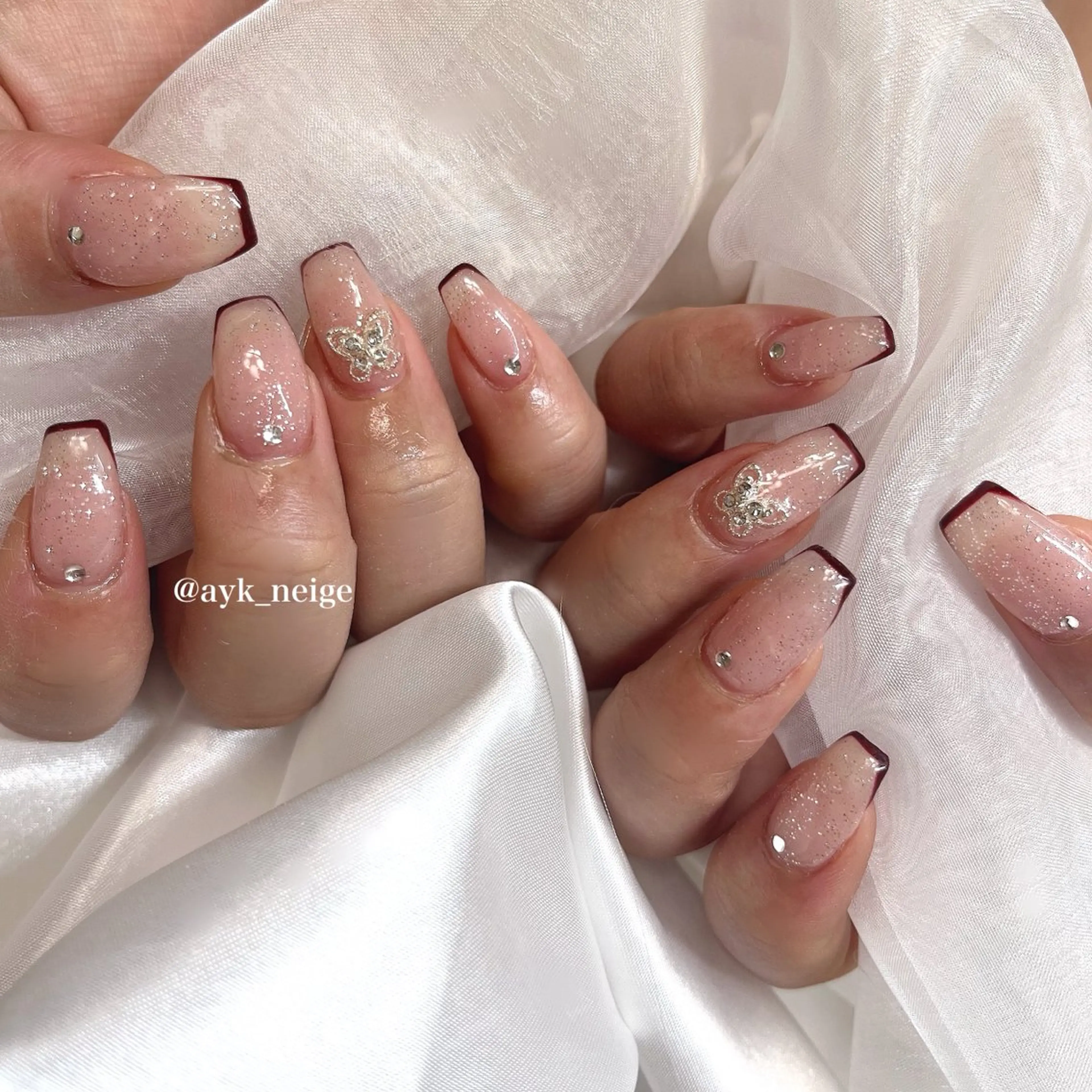 ネイル フットネイル キラキラネイル 韓国ネイル リボン シンプルネイル n'eige nail所属・大谷 綾香のネイルデザイン