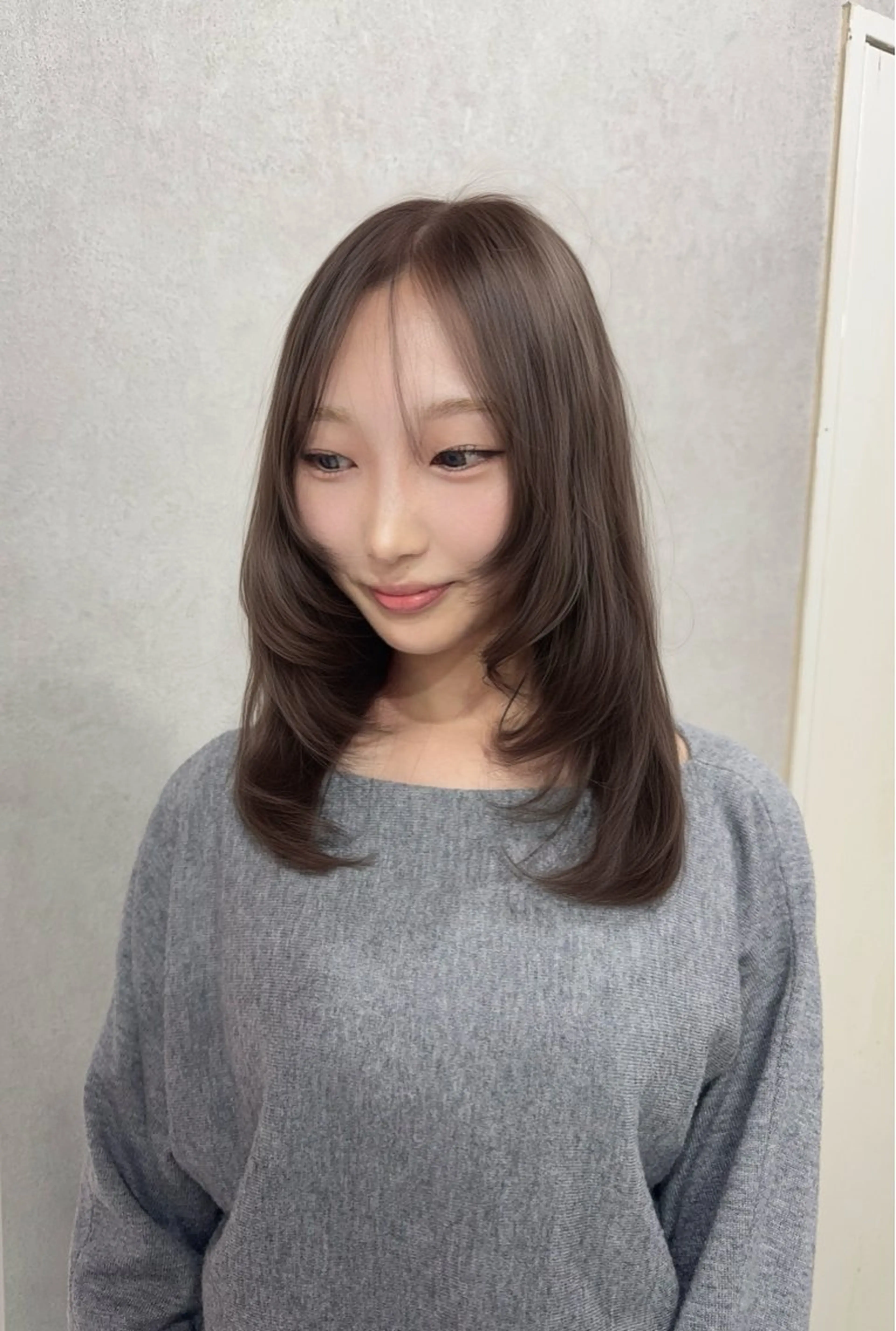 ロング カラー アッシュ アッシュブラウン ベージュカラー 黒髪 ブリーチ カット ヘアカラー トリートメント 赤み無し柔らかカラー 【梅田】madokaのヘアスタイル