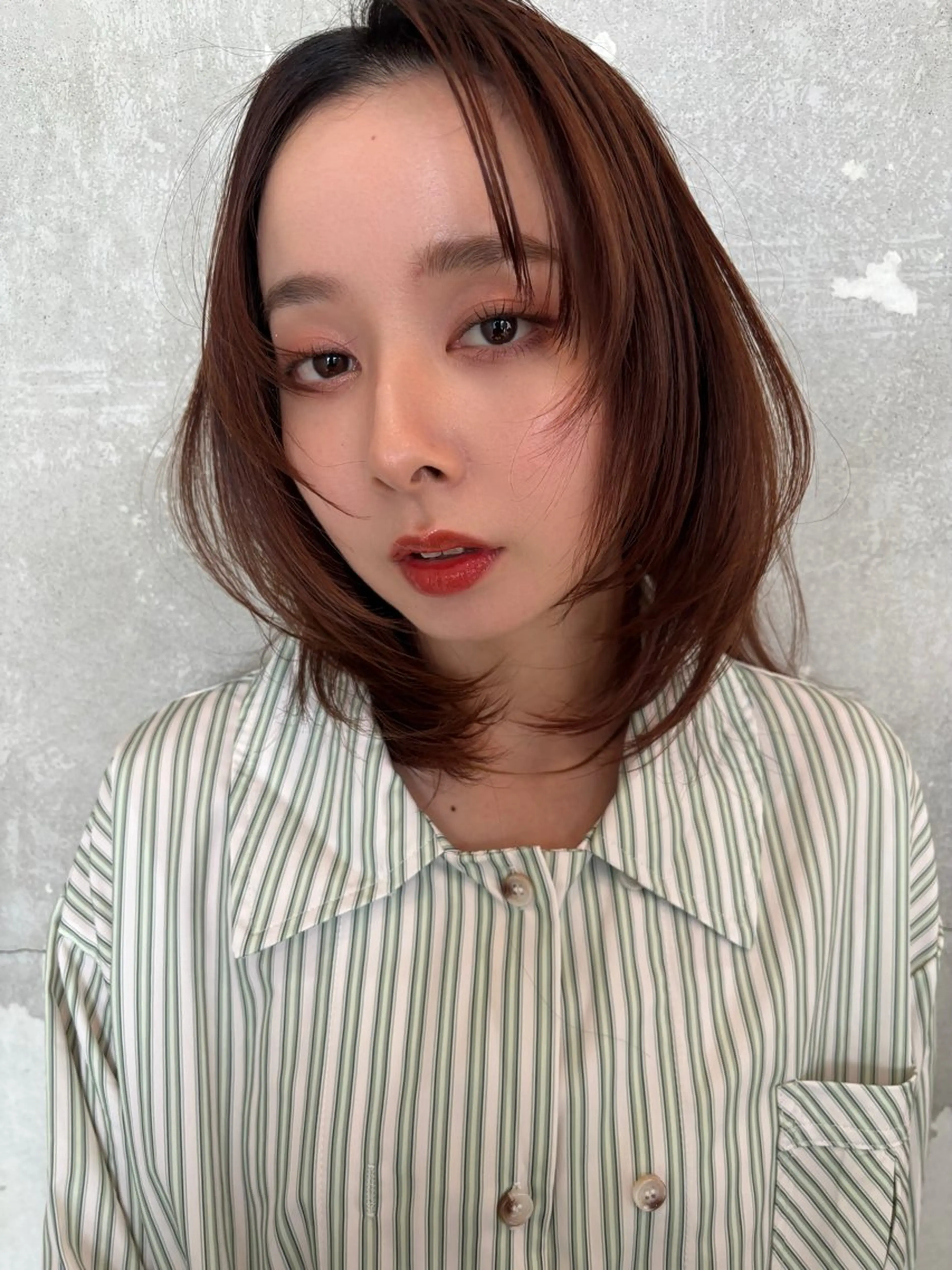 ミディアム カラー レイヤーカット カット ヘアカラー 韓国ヘア×髪質改善 縮毛矯正のヘアスタイル