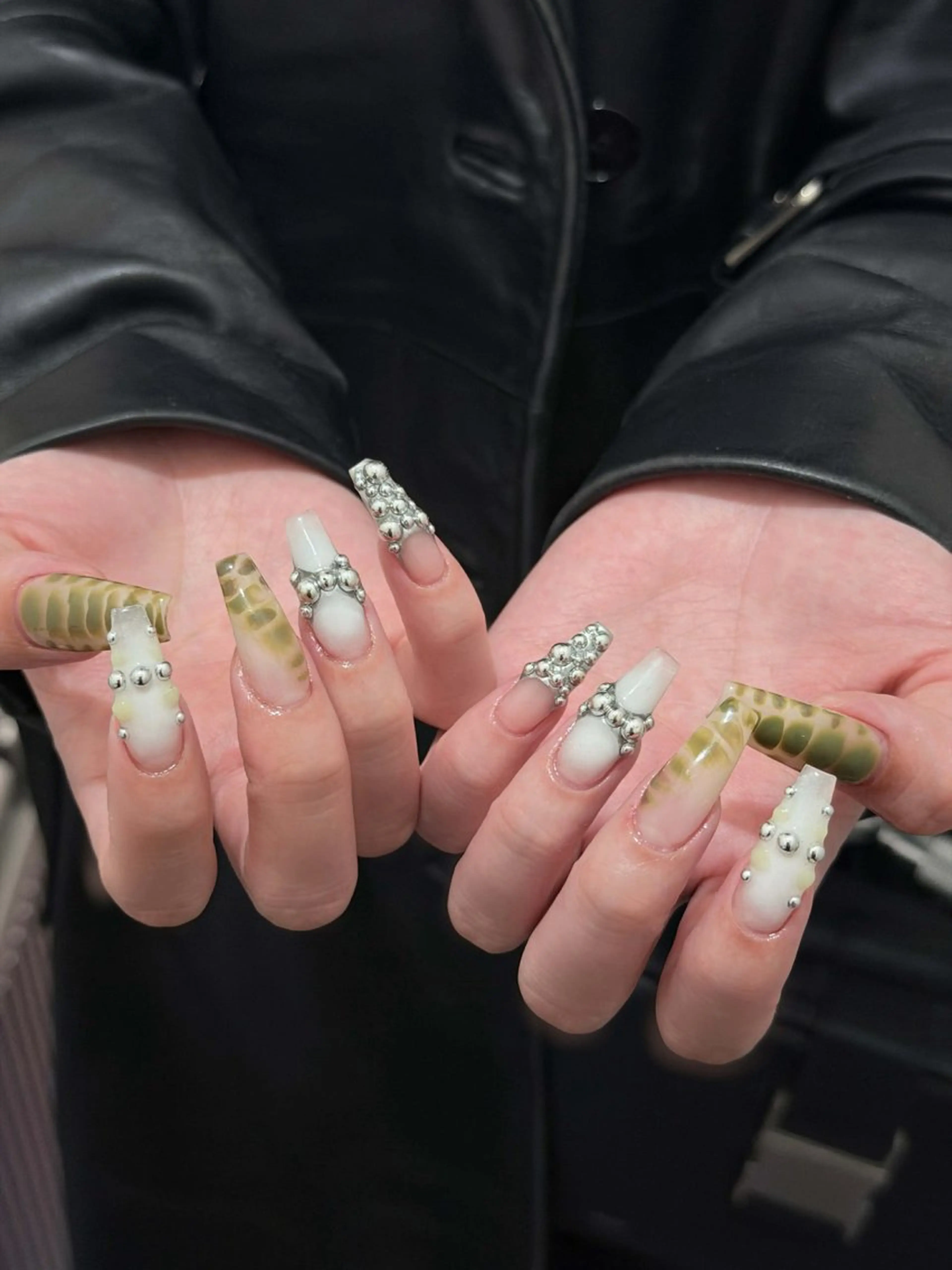 ネイル チークネイル ドット フレンチネイル グラデーション ハート ハンドネイル Julli NailStudioのネイルデザイン