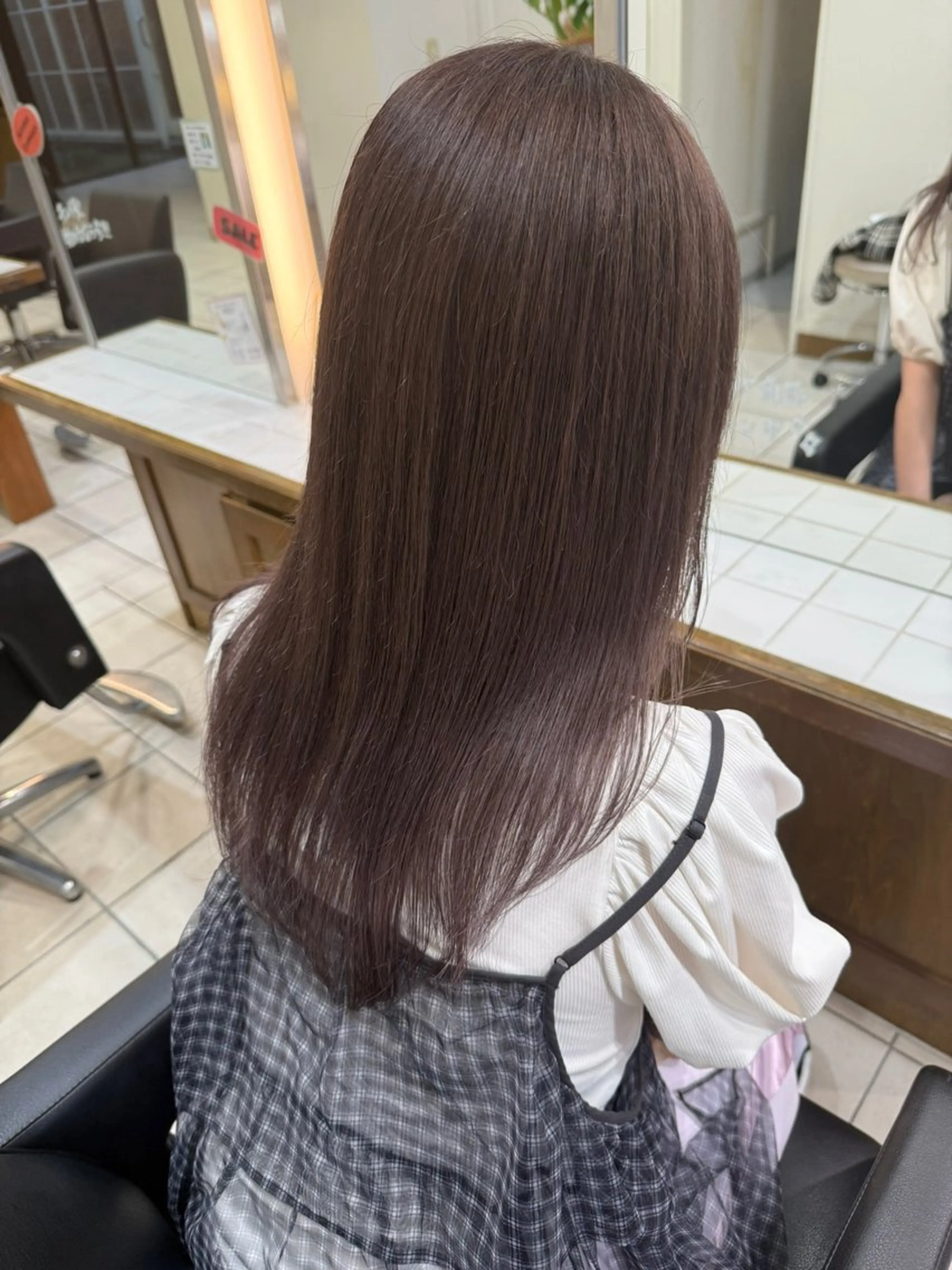 セミロング ヘアカラー 中村未夢🤍ブリーチ なしダブルカラー🤍のヘアスタイル