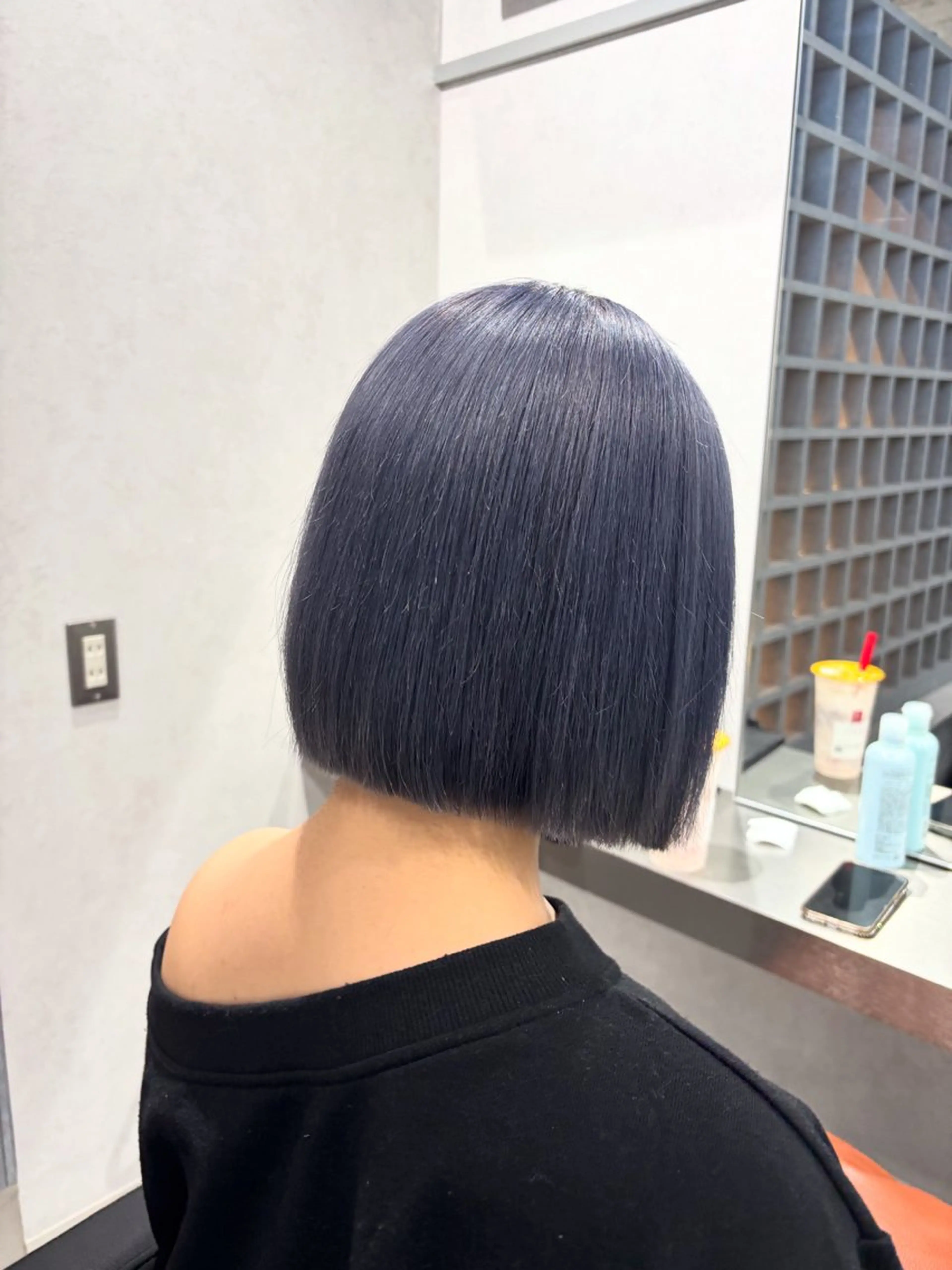 ショート カラー 切りっぱなしボブ ブルーカラー ブルーバイオレット バイオレットカラー ボブ カット 透明感/暖色カラー くるみのヘアスタイル