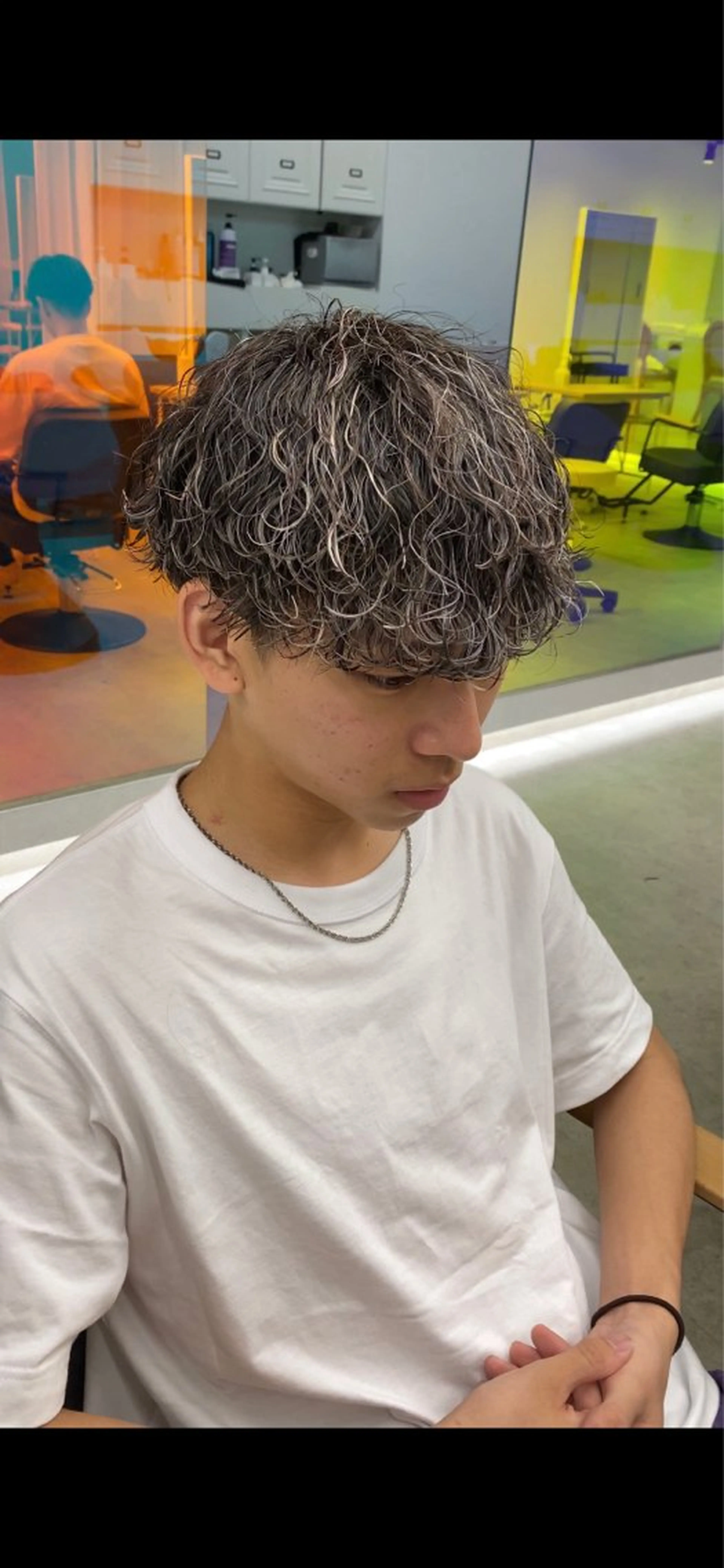 ショート カラー パーマ メンズ メンズブリーチ フェードカット メンズ韓国風 メンズメッシュ マッシュ カット ヘアカラー カラーモデル⚡️ REONのヘアスタイル