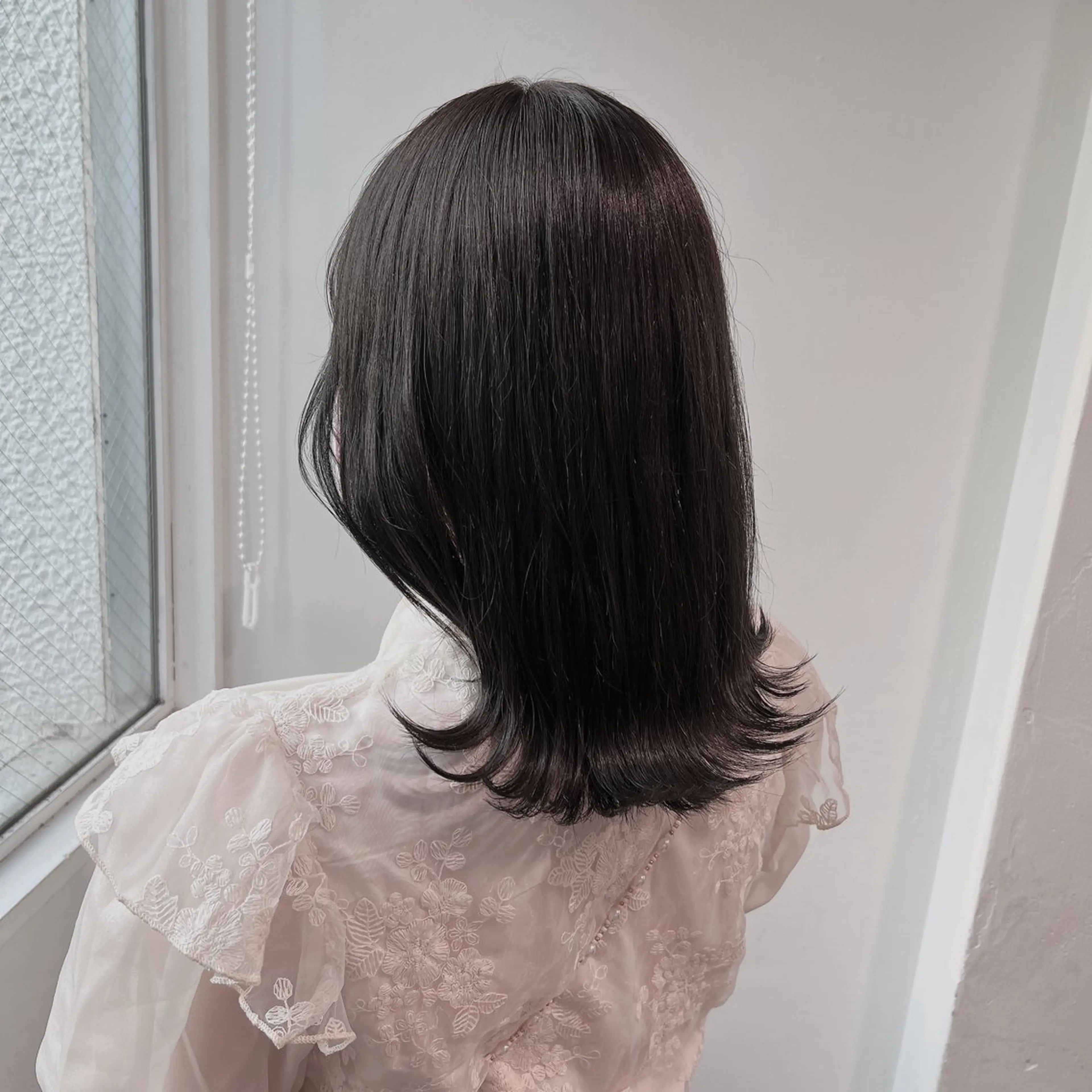 ミディアム カラー 韓国レイヤー🕊️ 柔らかベージュ🧸のヘアスタイル