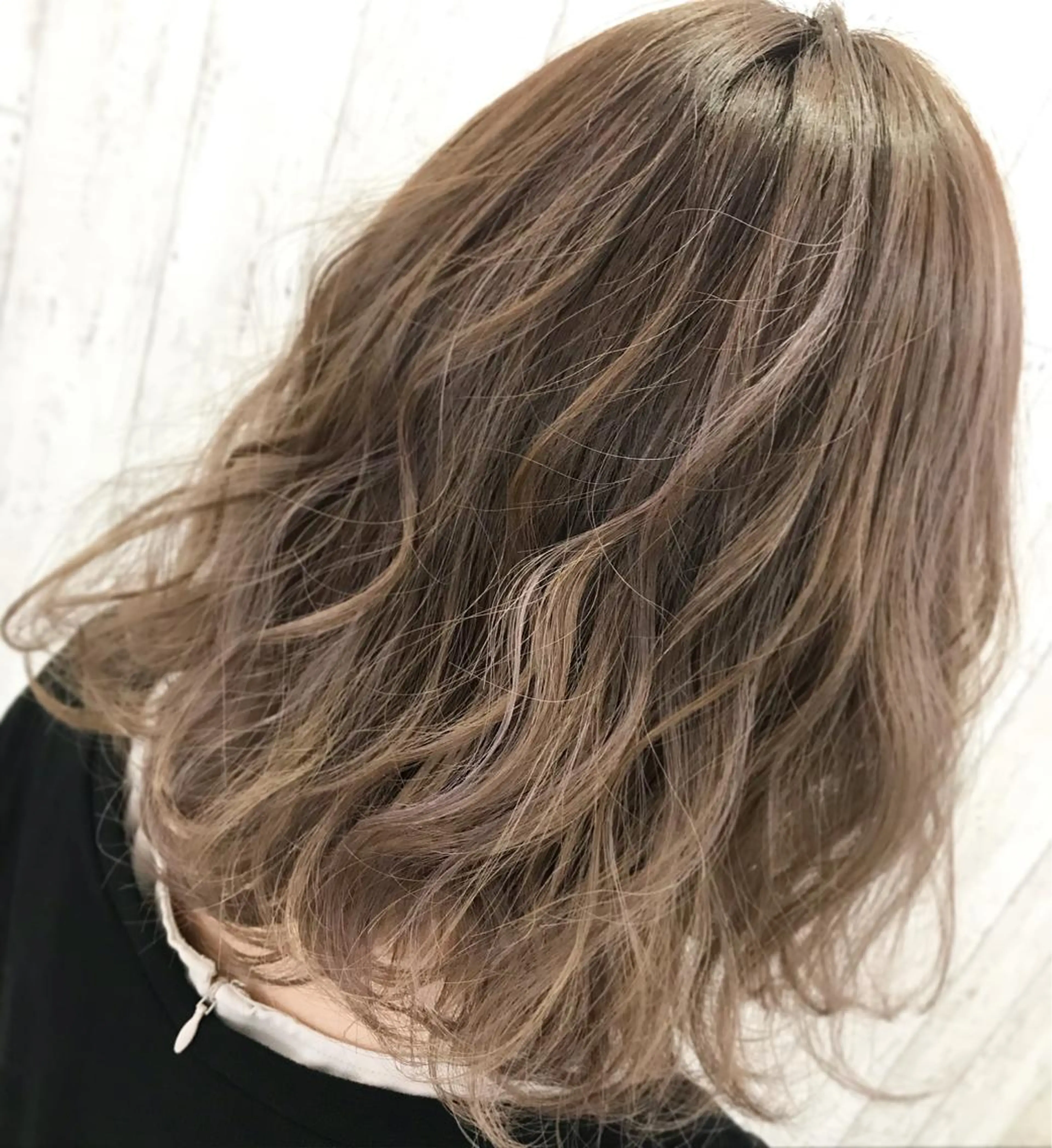 ミディアム カラー アッシュ ミルクティーアッシュ kazufumi ..のヘアスタイル