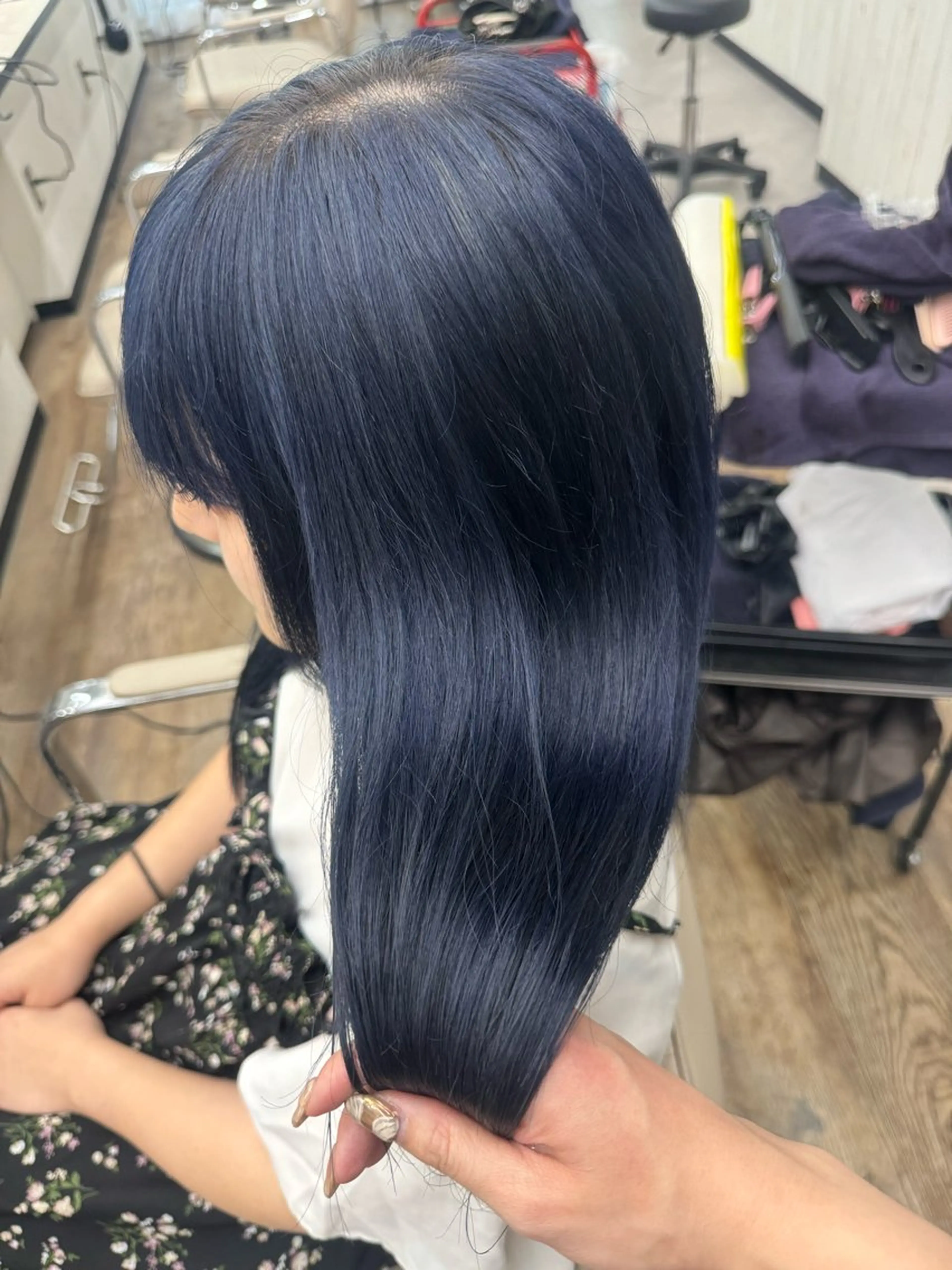 カラー ブリーチ ブルーカラー ハイトーンカラー カット ヘアカラー トリートメント 花見 亜沙美のヘアスタイル