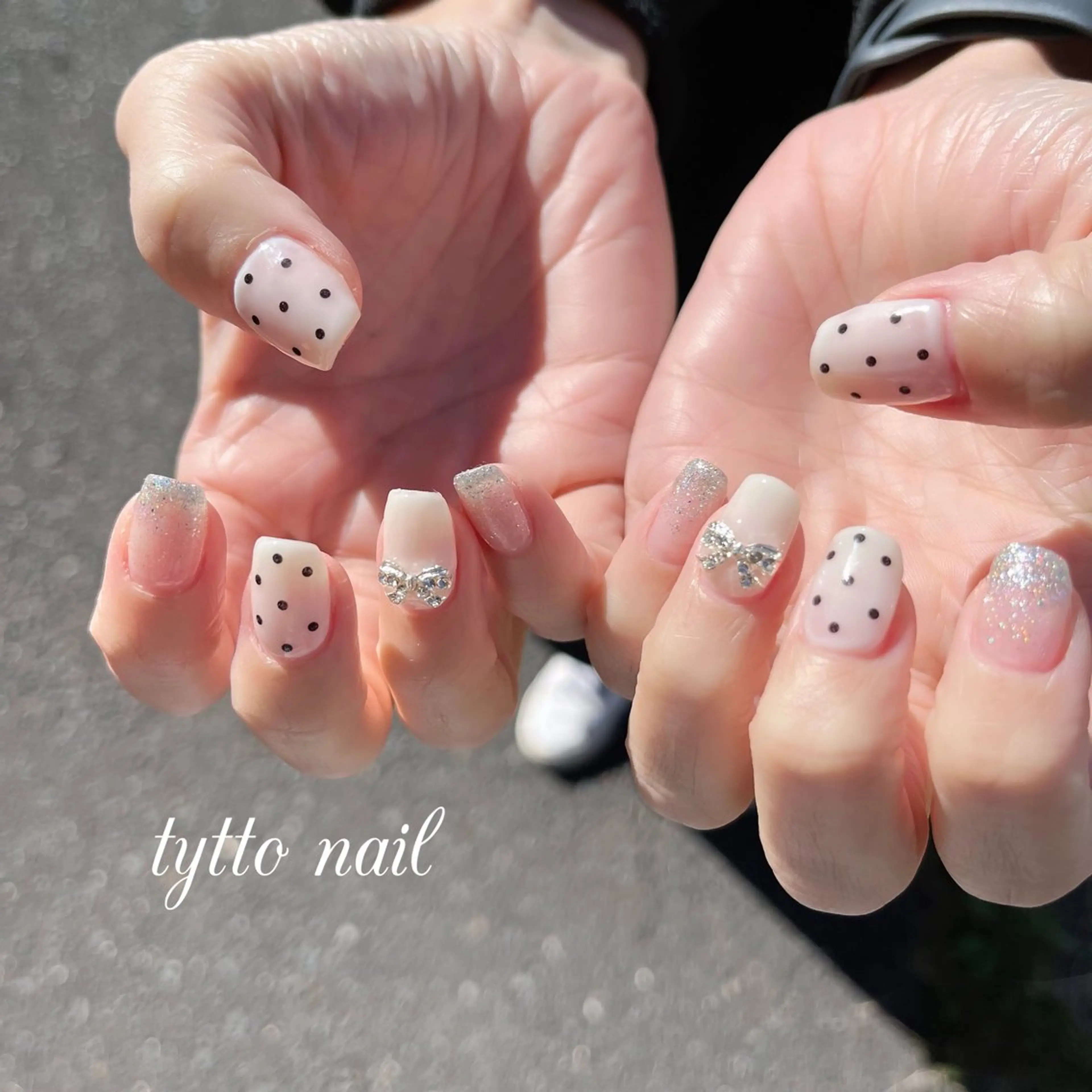 ネイル ドット フラッシュネイル フレンチネイル ガーリー ラメ(グリッター) ハンドネイル tytto nail ❤︎‪‪eri‪‪のネイルデザイン