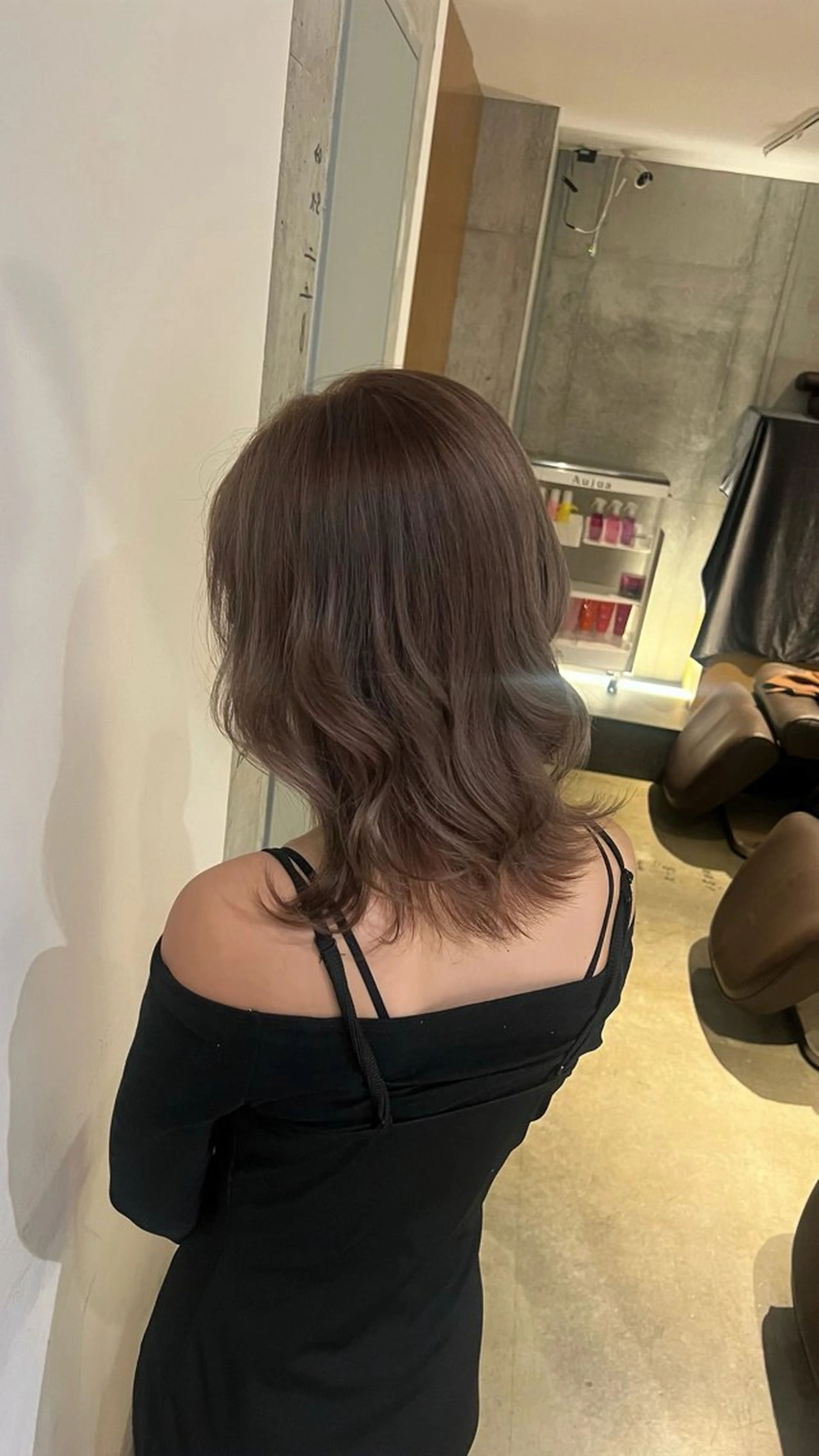 ミディアム カラー 三宅 凜佳のヘアスタイル