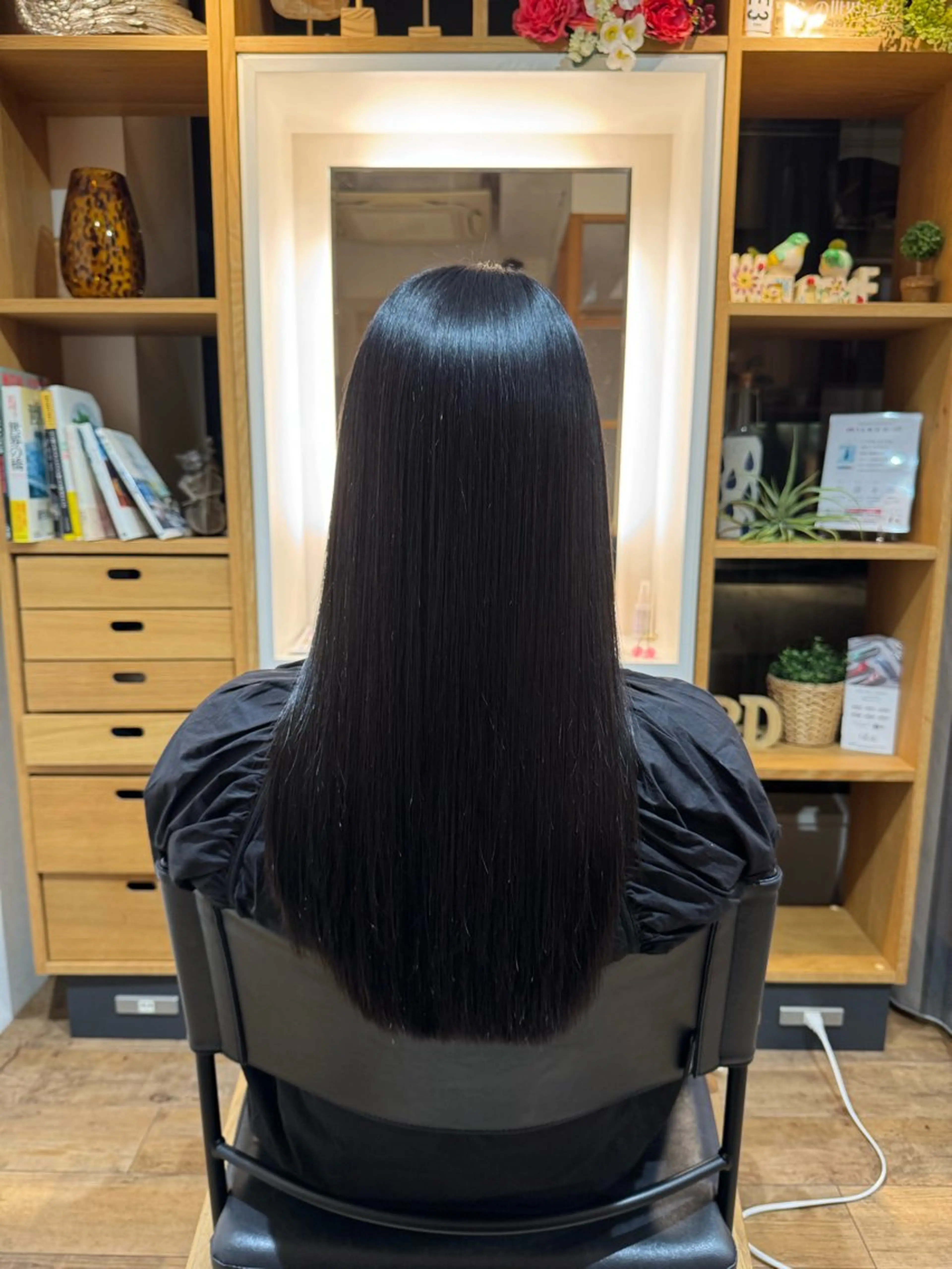 セミロング カット 縮毛矯正 トリートメント afloatkobe所属・美髪/髪質改善 川口凌弥のヘアスタイル