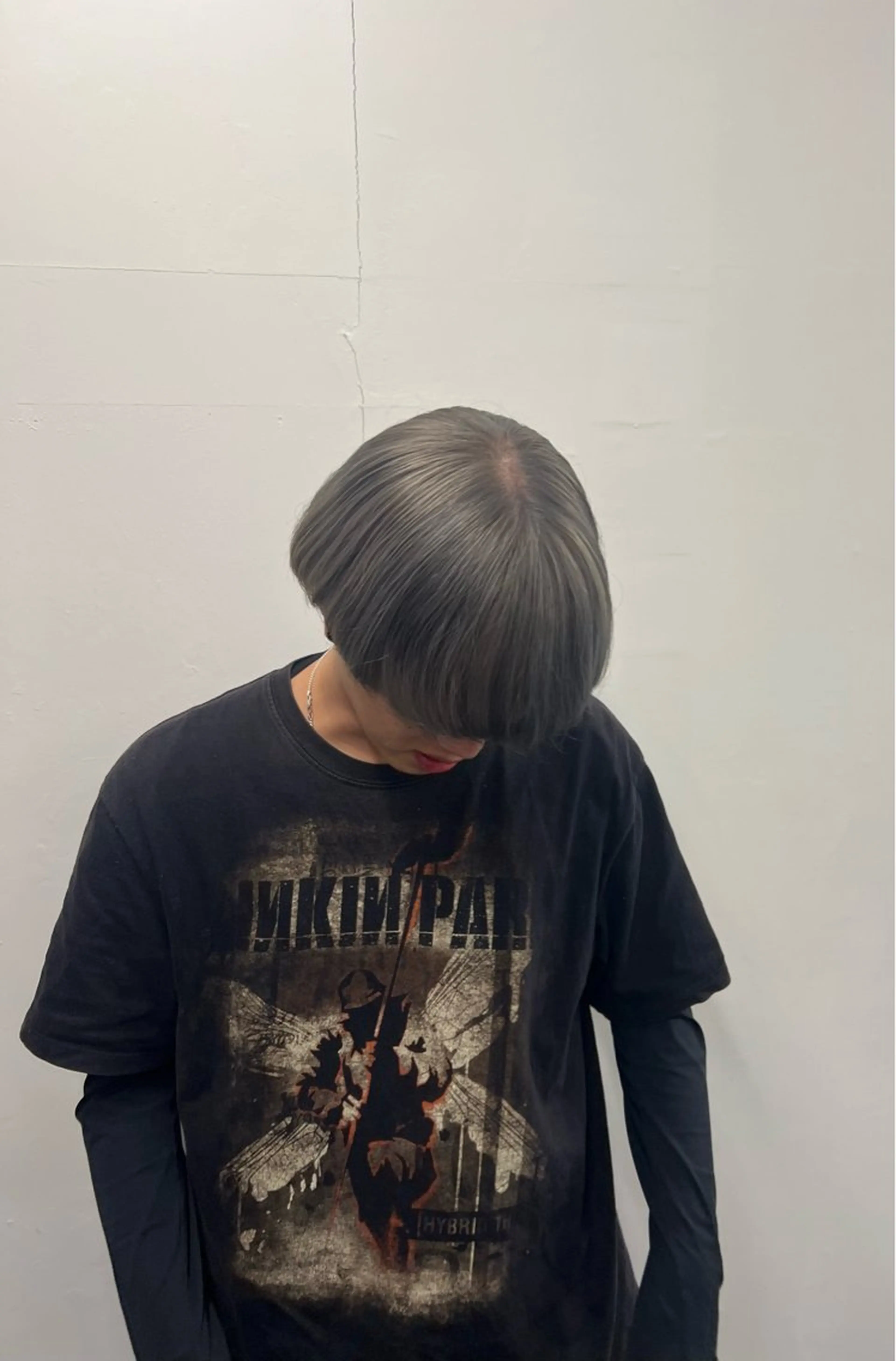 ショート カラー メンズ メンズブリーチ ブリーチ シルバー モリ ナツルのヘアスタイル