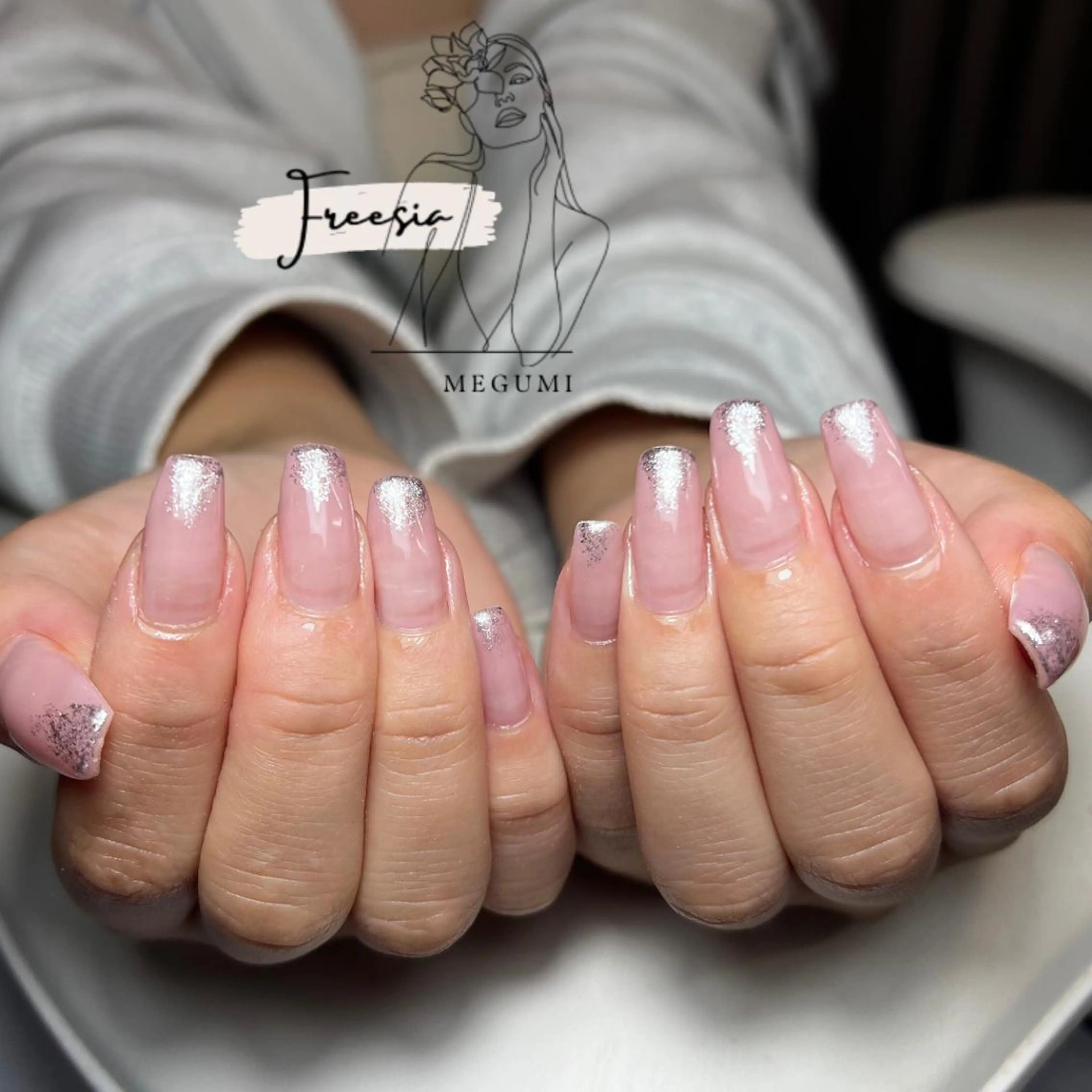 ネイル ラメ(グリッター) ロングネイル シンプルネイル ハンドネイル ハンドケア 当日予約も歓迎⭕️ Megumiのネイルデザイン
