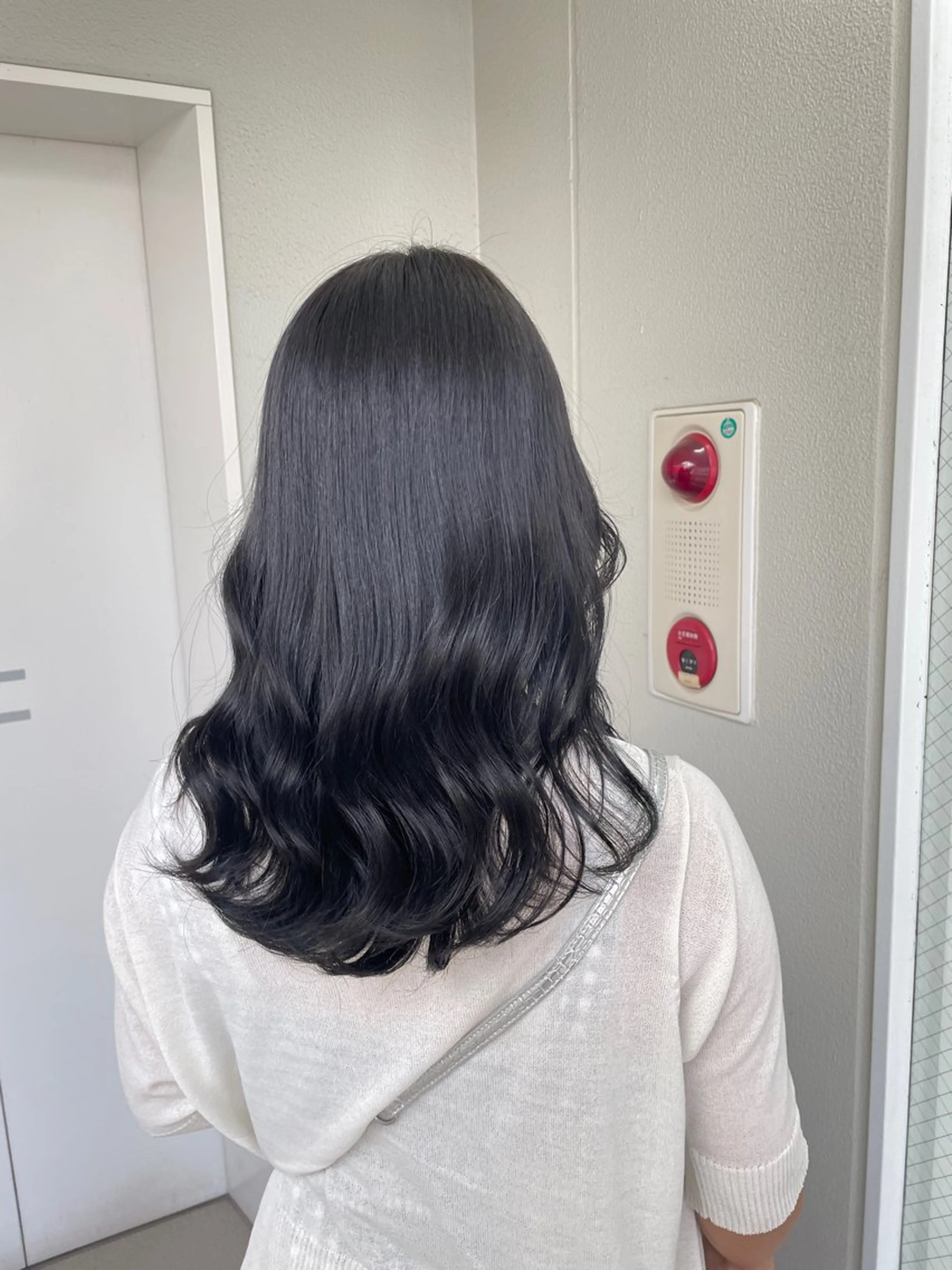 ロング カラー ヘアアレンジ 黒髪 ヘアカラー トリートメント ヘッドスパ ヘアセット 艶髪✨寒色カラー✨ 翁長孝輔のヘアスタイル