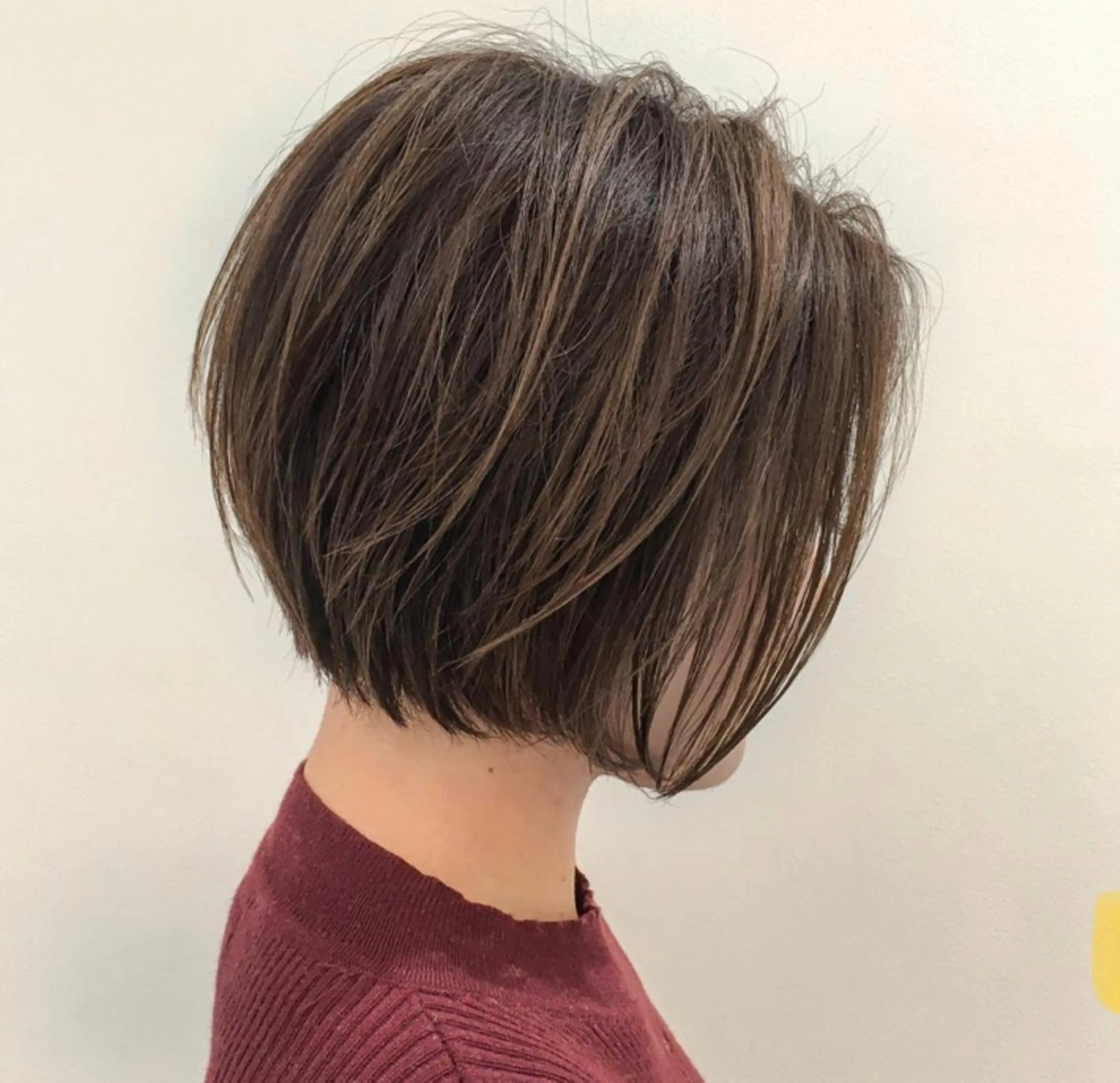 ショート オリーブ/アッシュ やわらか透明感カラーのヘアスタイル