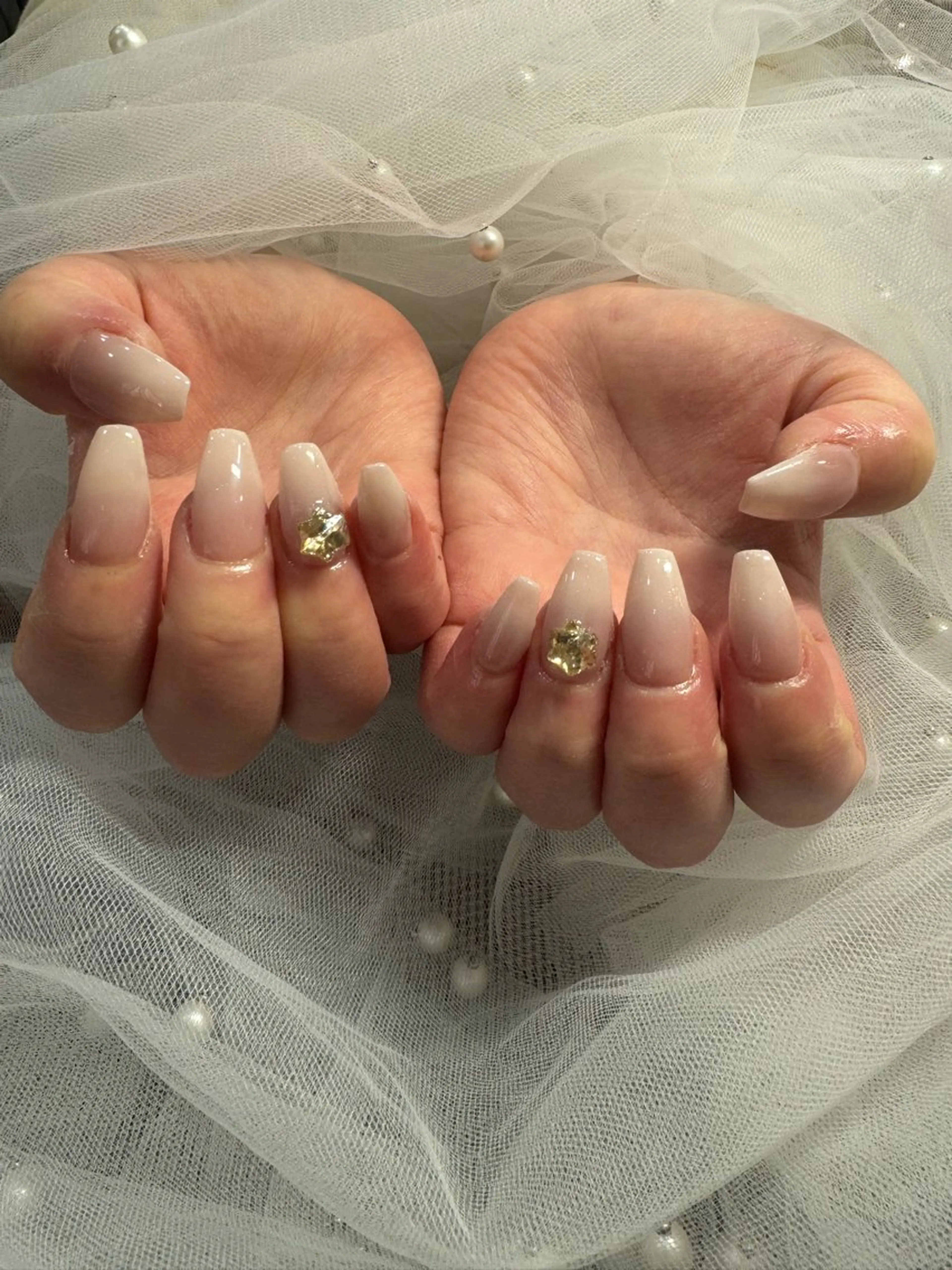 🩷新人ネイリスト🩷HANDカラグラorラメグラ（オフあり）パーツ追加🆗（別料金）の写真