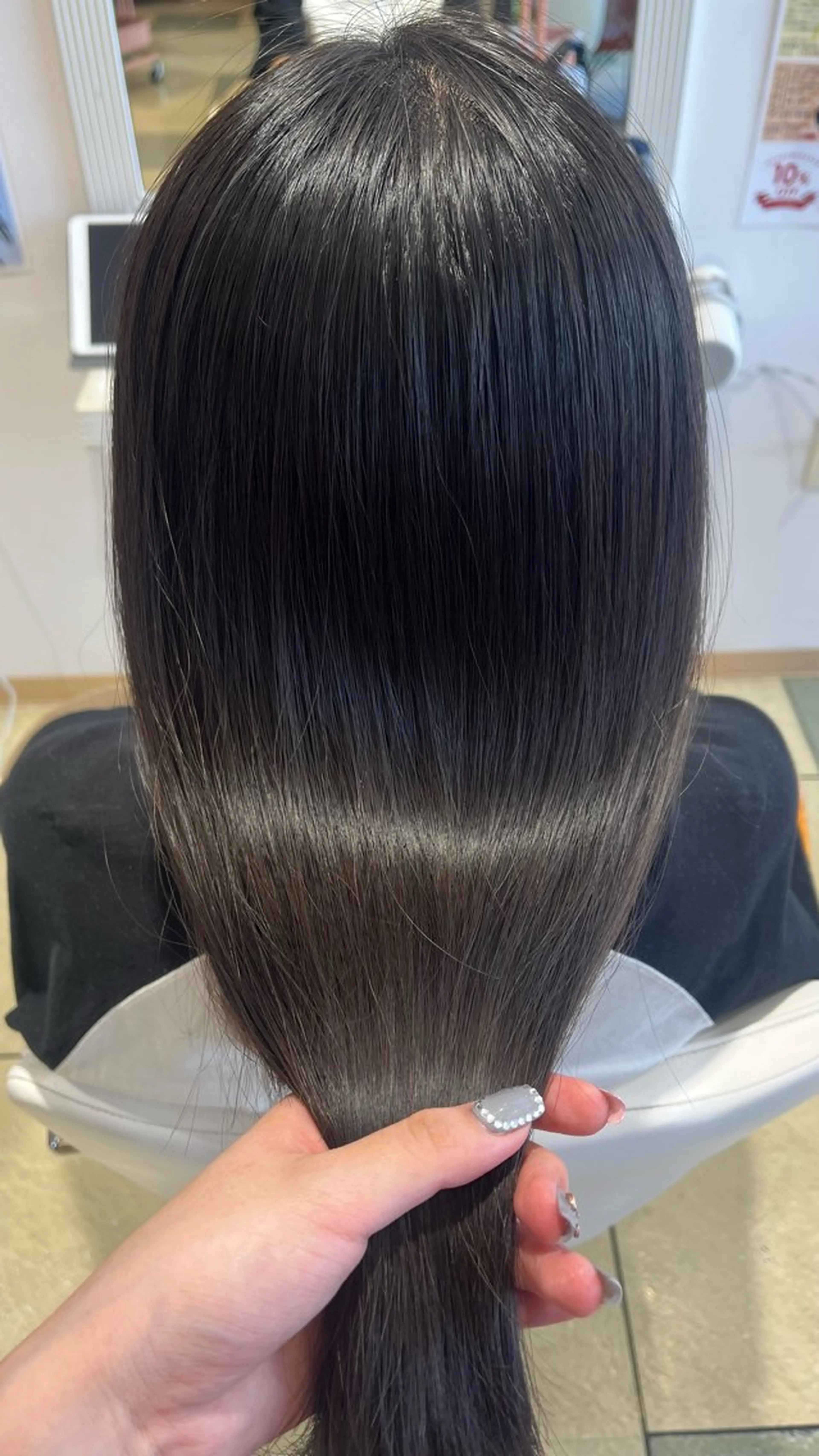 ロング パーマ カット 縮毛矯正 トリートメント ベージュカラー⌇﻿ くびれヘア.𐙚心音のヘアスタイル