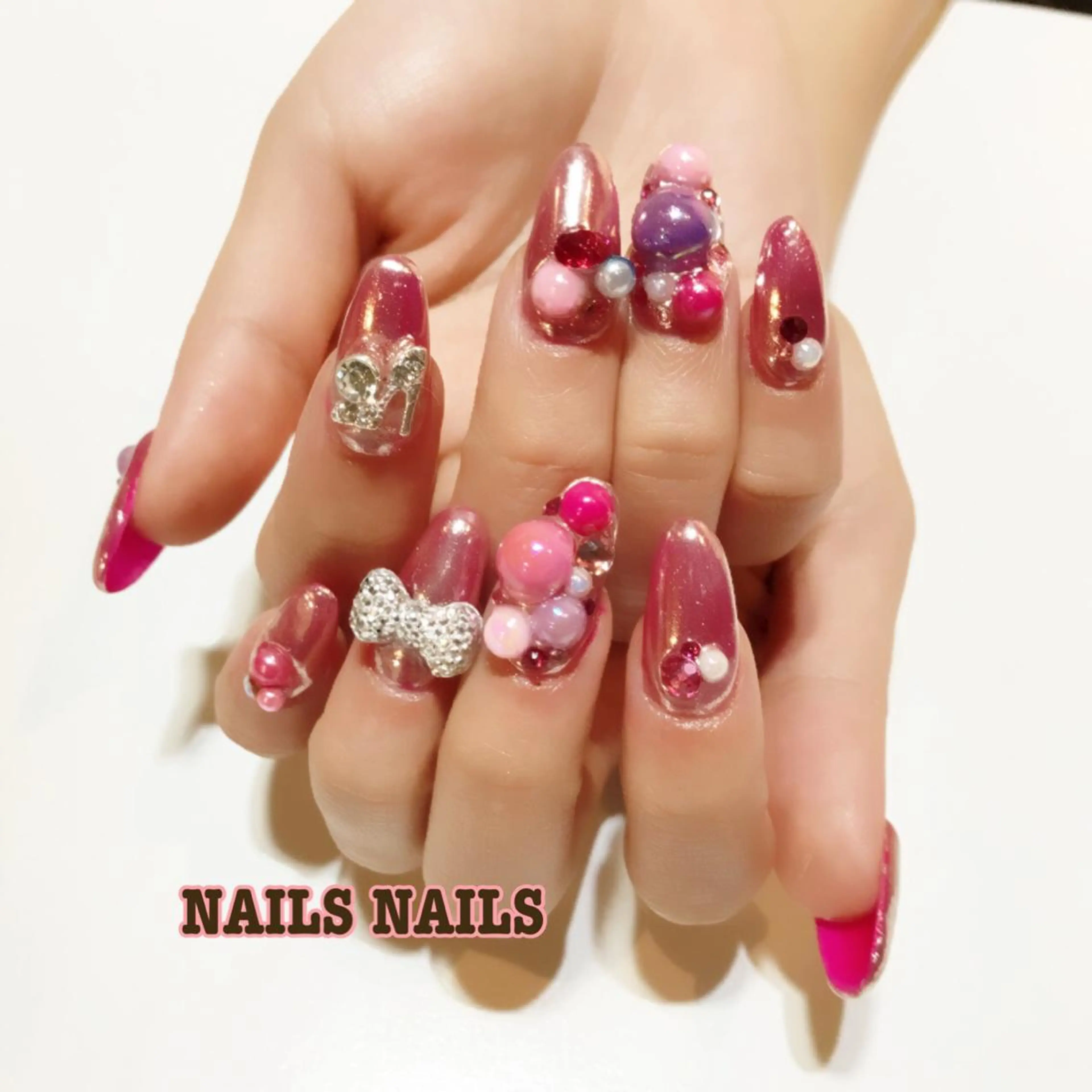 ネイル ゴールド ゴージャス ミラーネイル ピンク リボン NAILSNAILS ERIKAのネイルデザイン