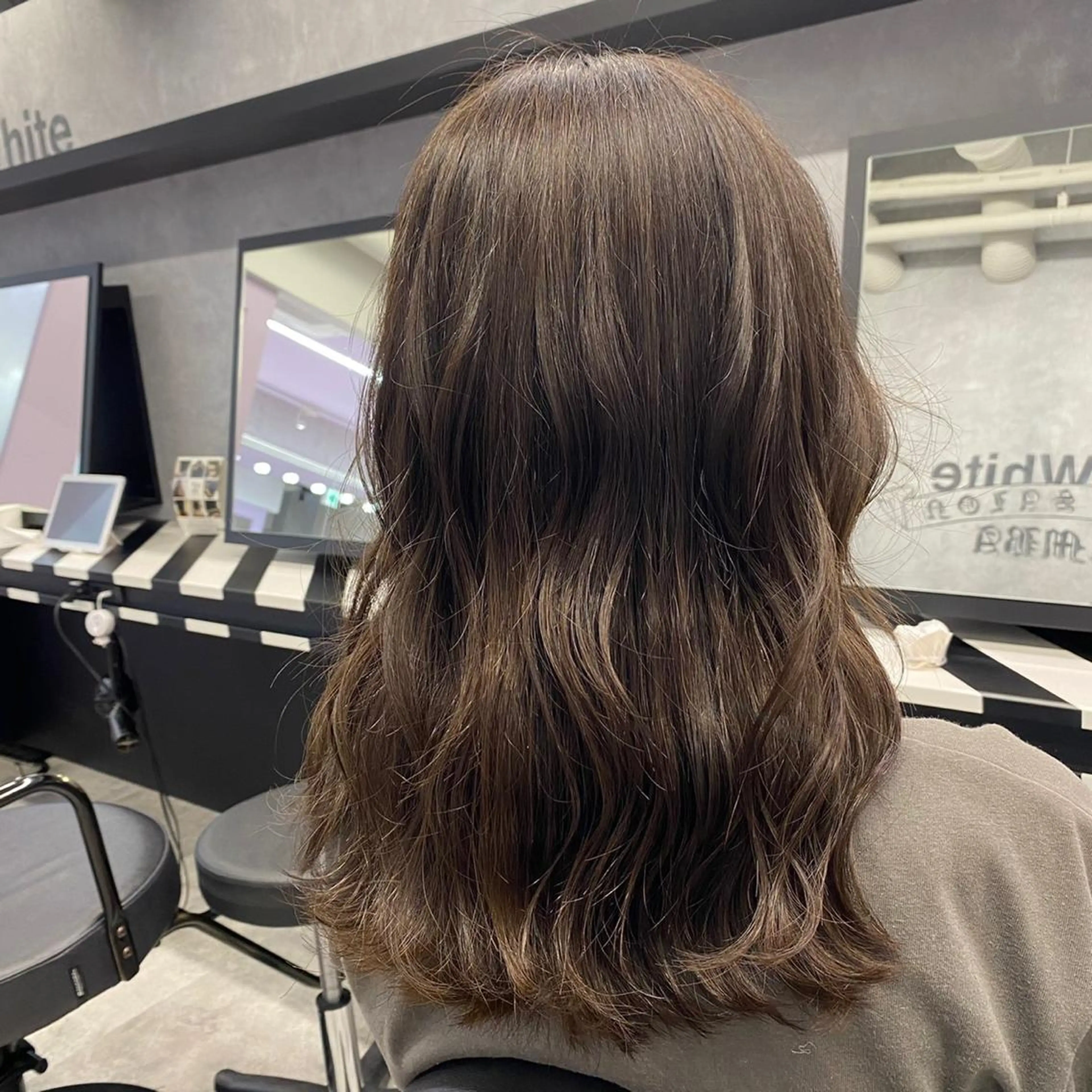 セミロング カラー ヘアアレンジ メンズ メンズブリーチ メンズハイトーン アッシュ アッシュブラウン ブリーチ Cielro【 シェイロ 】所属・Cielro/ダブル カラー/西田咲希のヘアスタイル