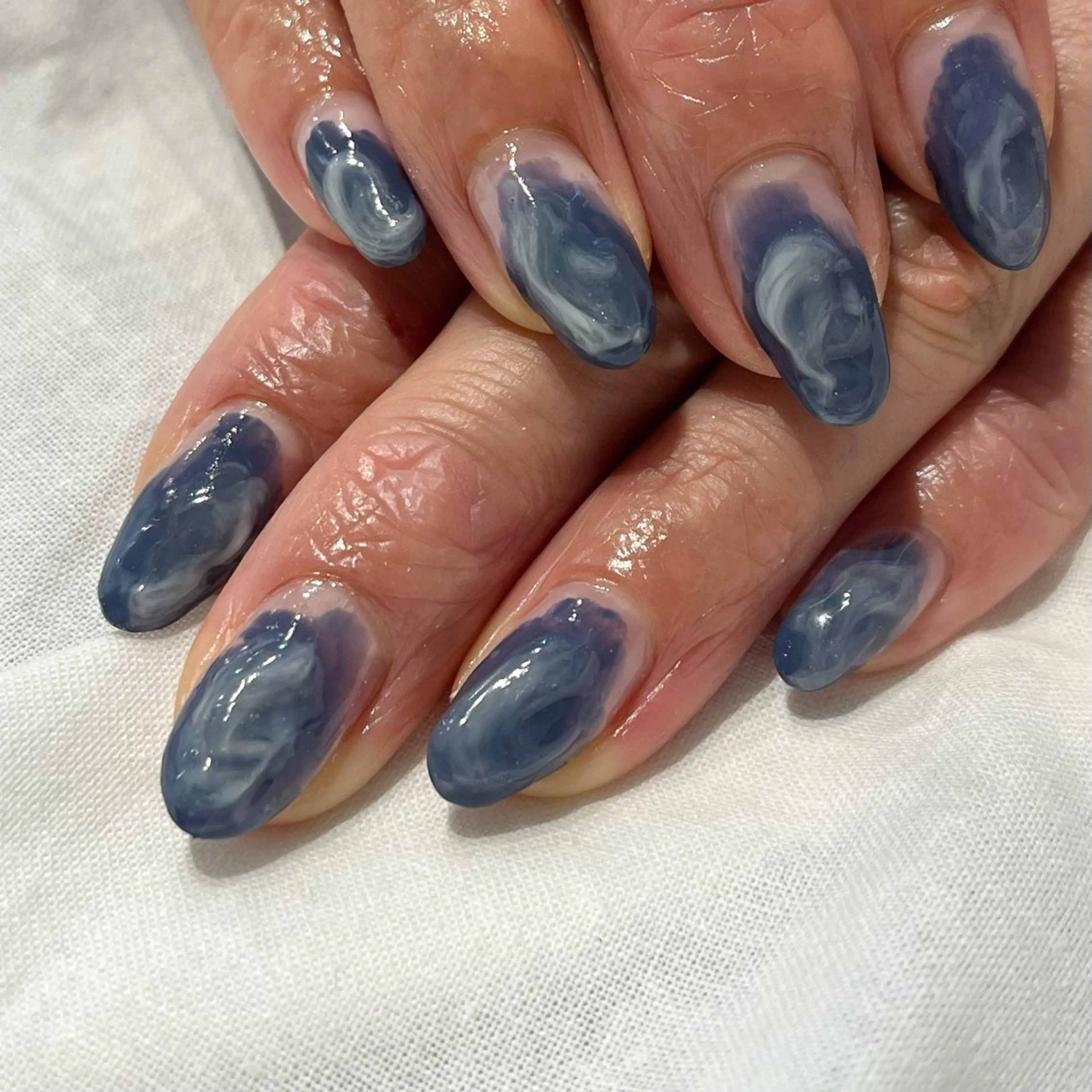 ネイル ネイビー ニュアンスネイル ぷっくりネイル nail room Hotori.のネイルデザイン