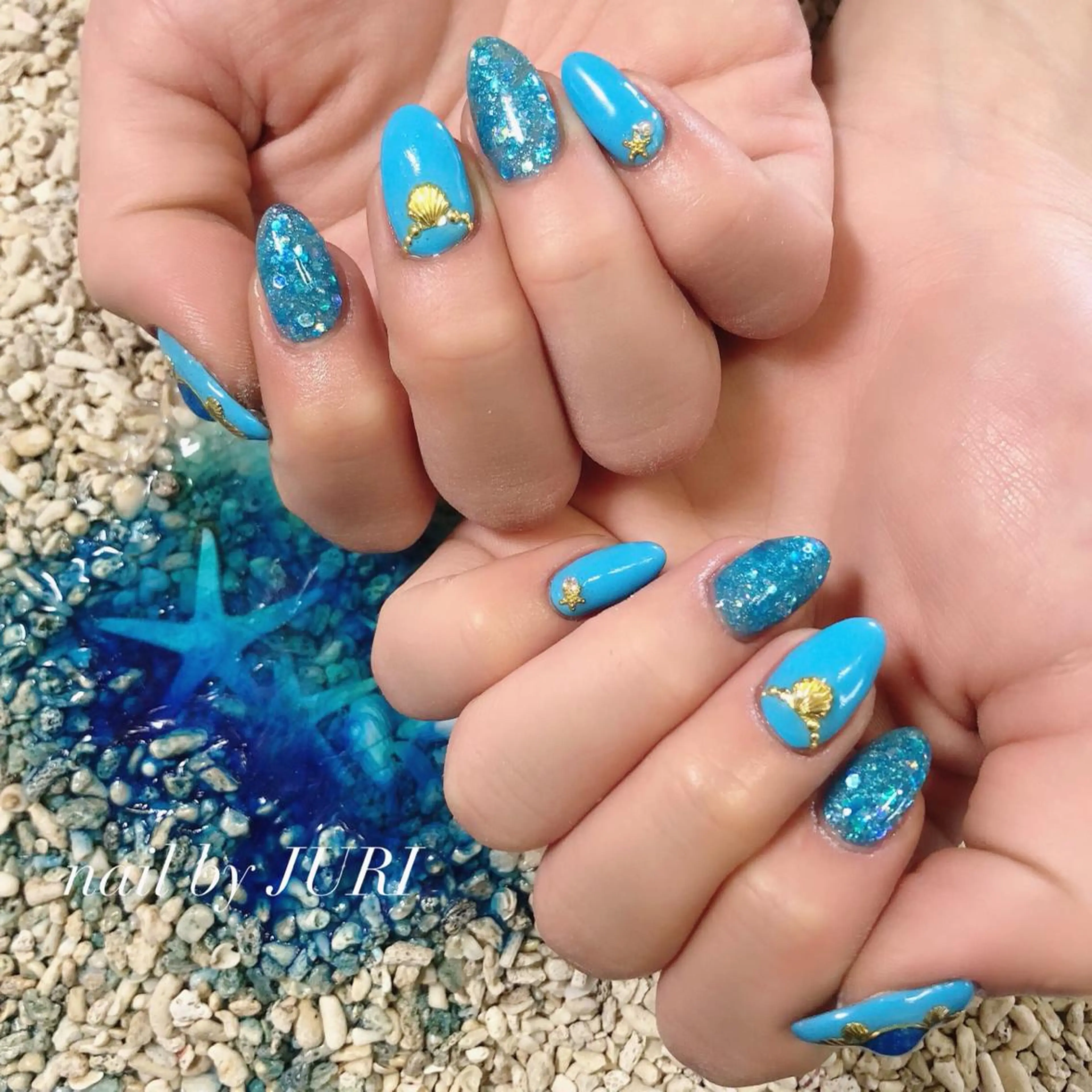 ネイル フットネイル フレンチネイル ジェルネイル ラメ(グリッター) ラメグラデーション NEO Beauty Salon所属・𝐍𝐄𝐎 𝐉𝐔𝐑𝐈のネイルデザイン