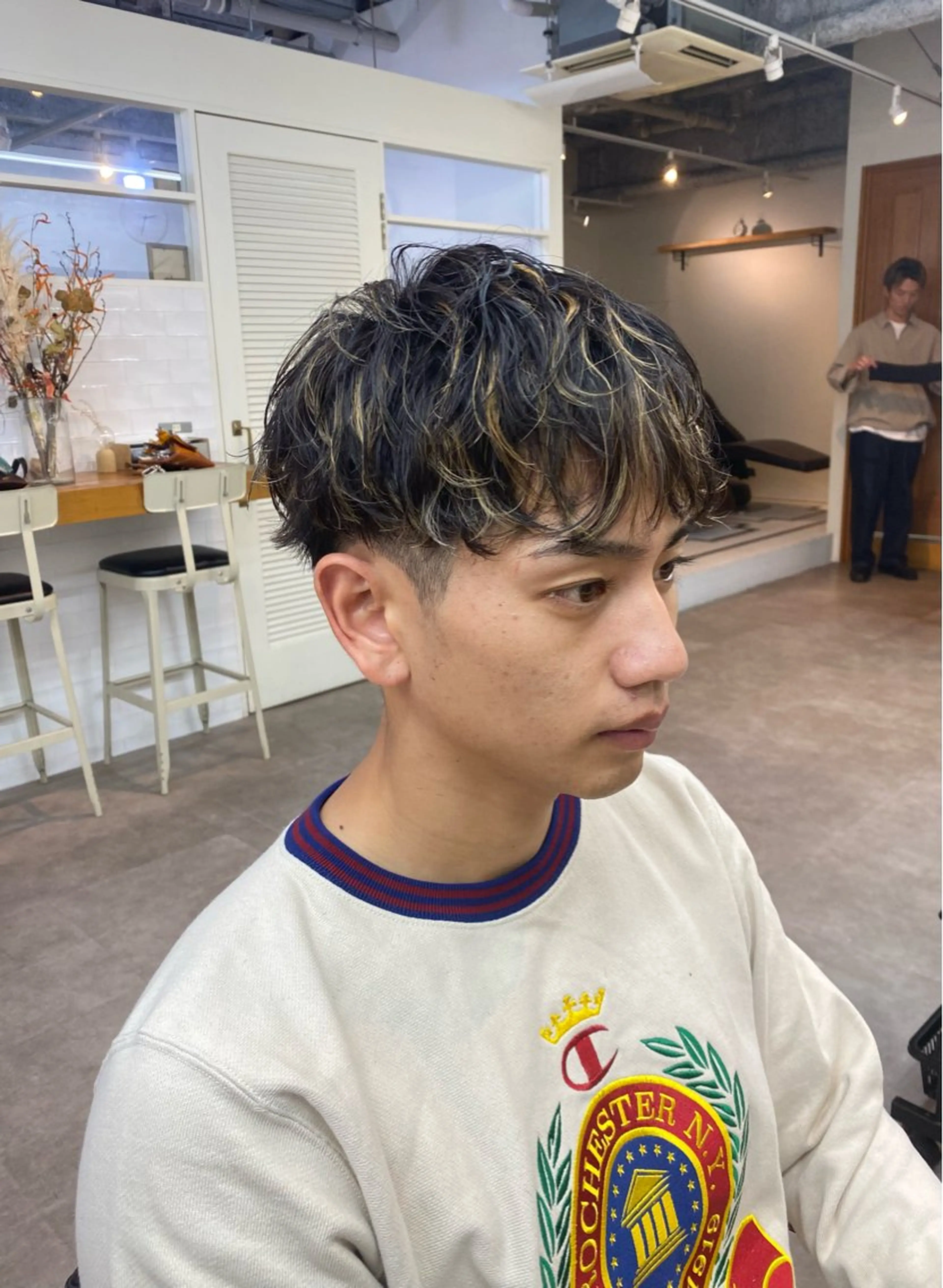 カラー パーマ メンズ メンズハイライト マッシュ メンズパーマ ハイライトカラー ニュアンスパーマ カット ヘアカラー パーマ トリートメント シャドウパーマ/ 波巻パーマYu-Kiのヘアスタイル