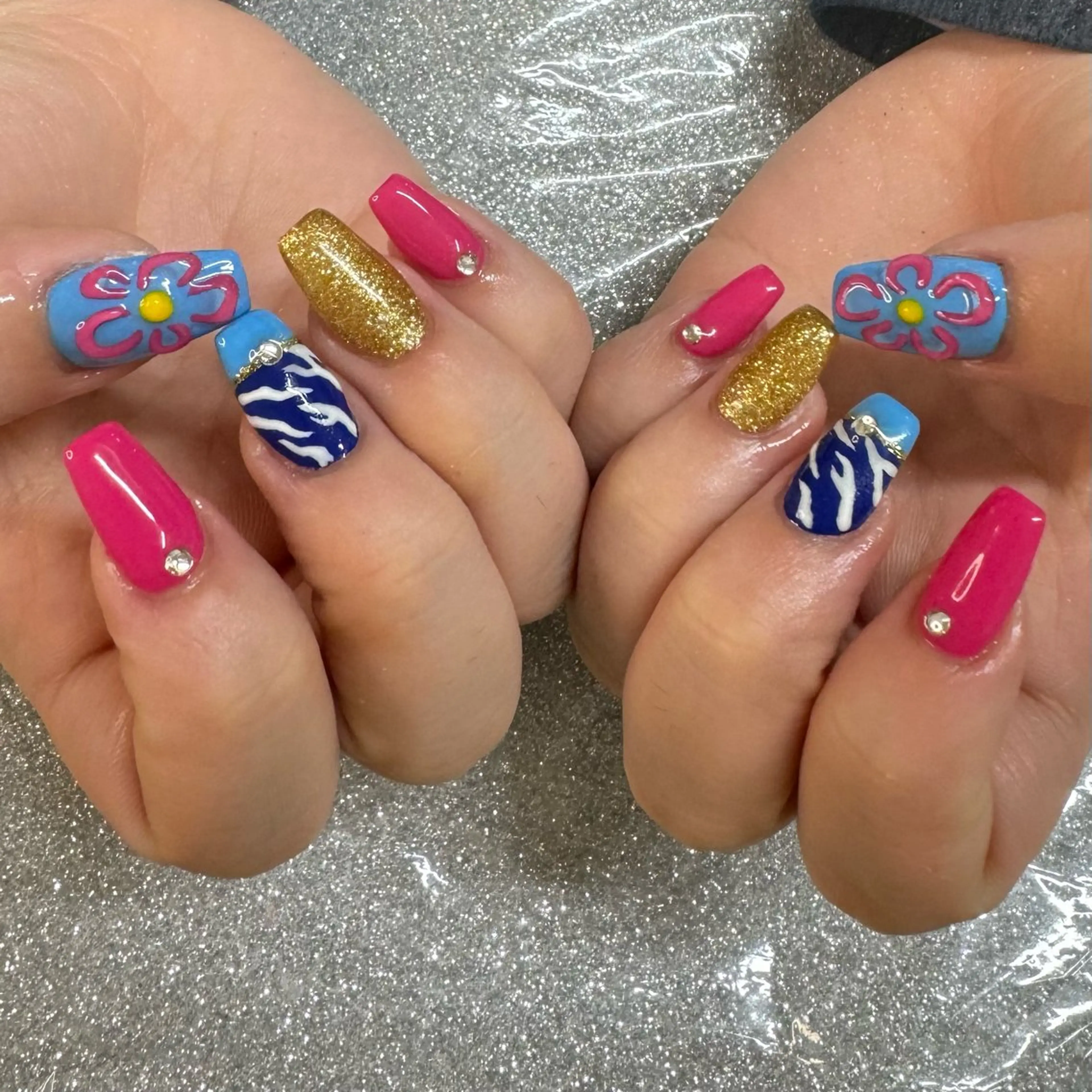 ネイル ハンドネイル VIERU 🌈🎀💖のネイルデザイン