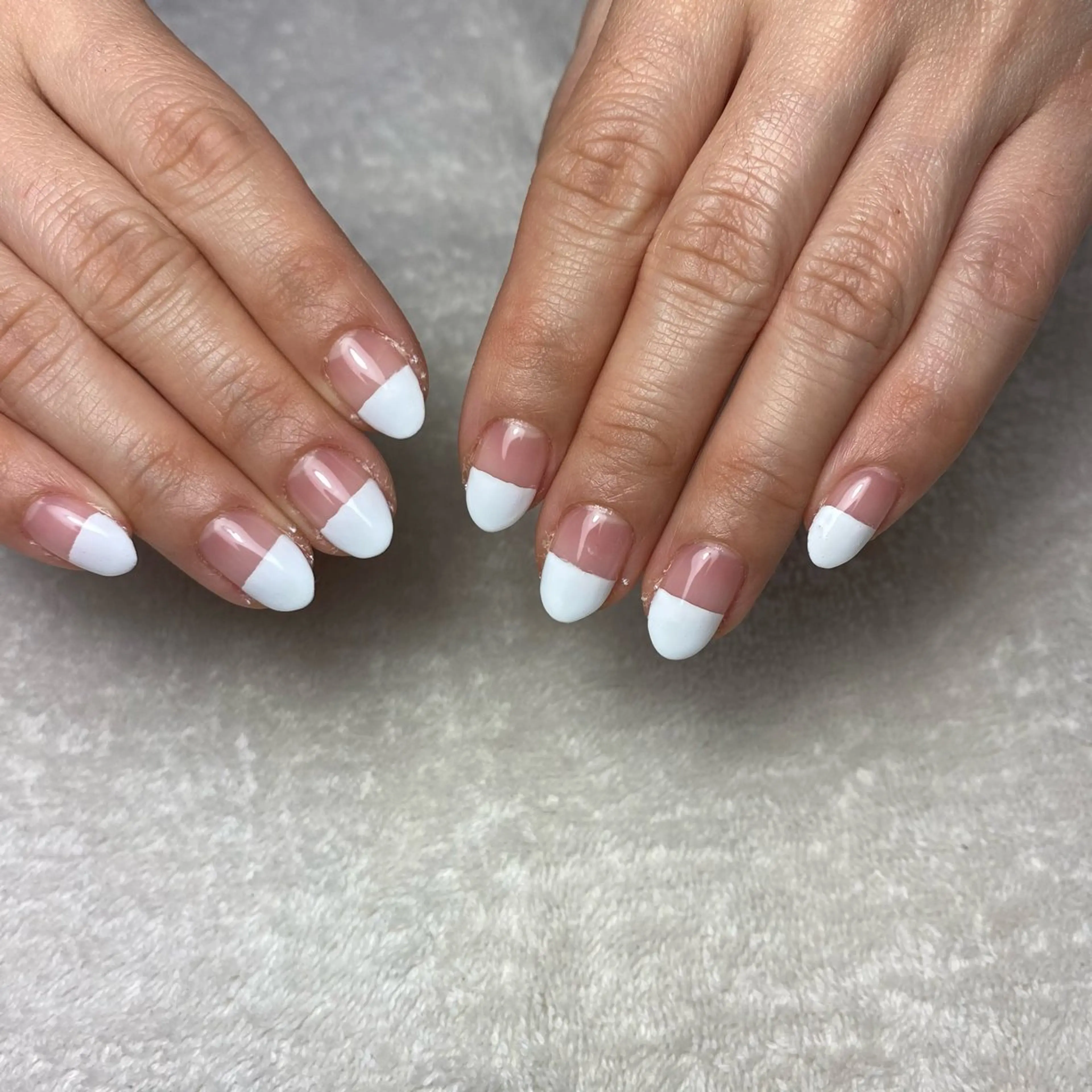 ネイル フレンチネイル ホワイト ハンドネイル COCO+所属・COCO +のエステ・リラクイメージ