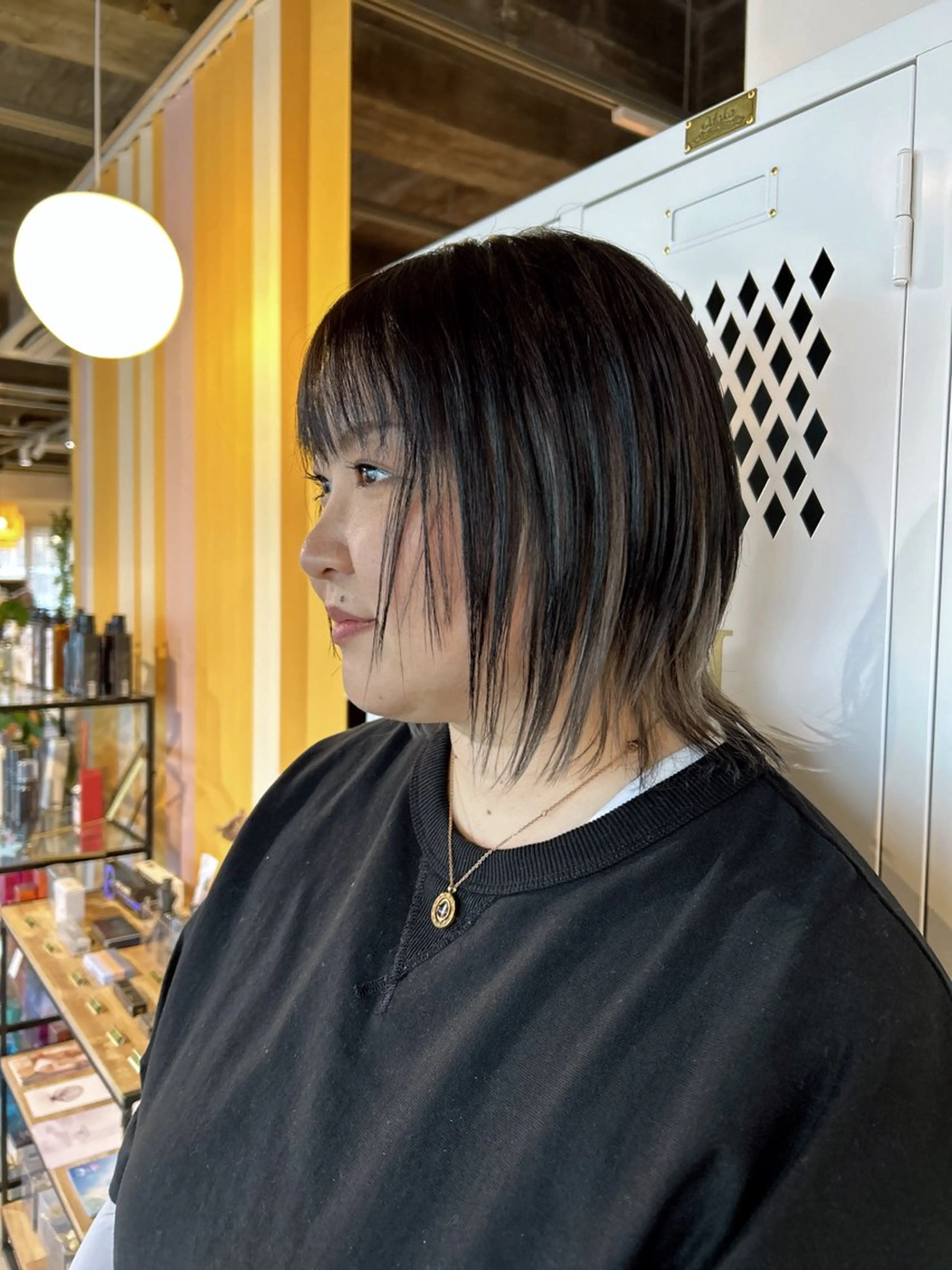 ショート カラー ブリーチ デザインカラー シルバー くびれヘア くびれレイヤー shiho/レイヤー /透明感カラーのヘアスタイル