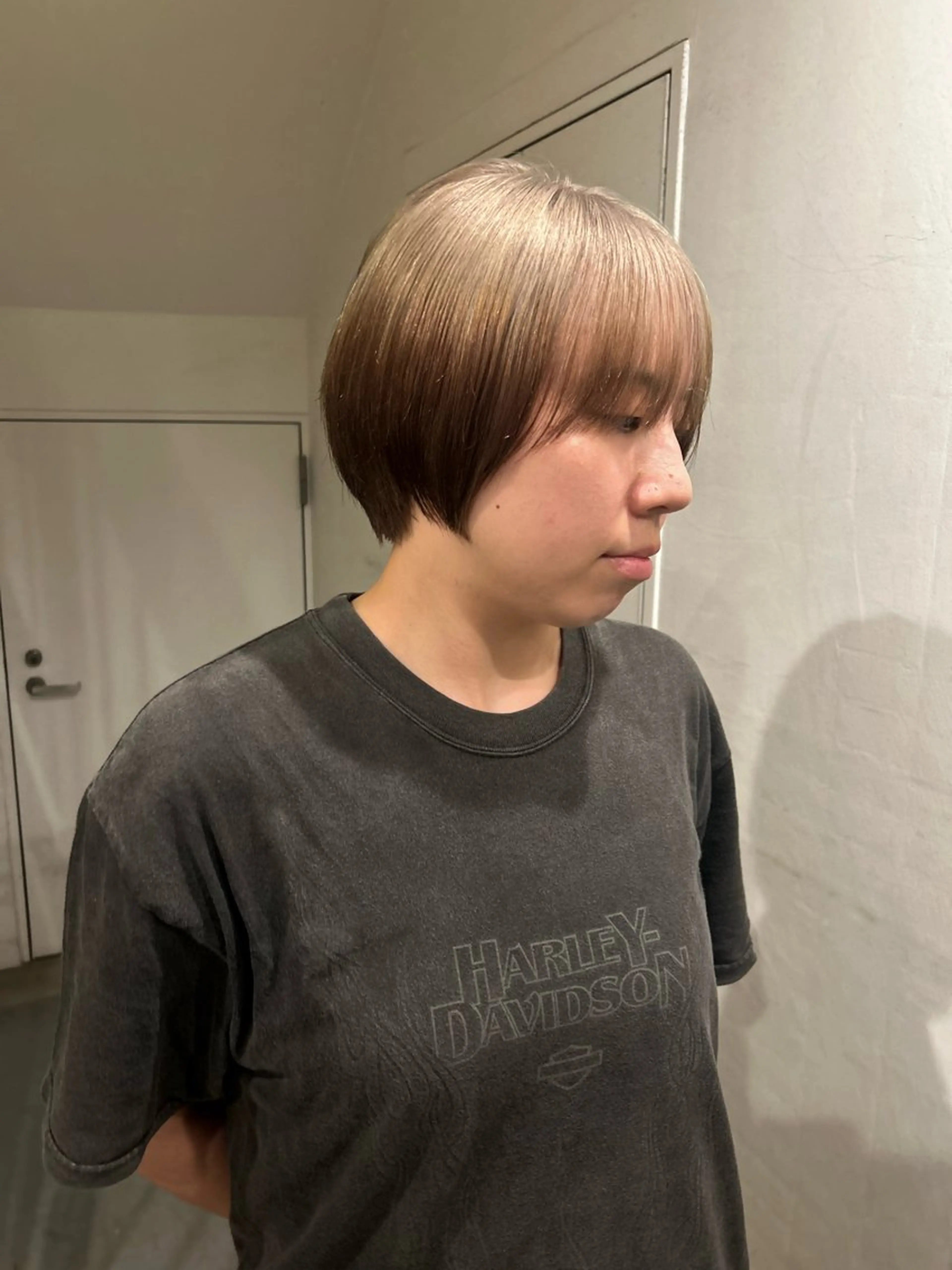 ショート カラー グラデーションカラー hen所属・心斎橋/レイヤー/ ブリーチ/モエのヘアスタイル