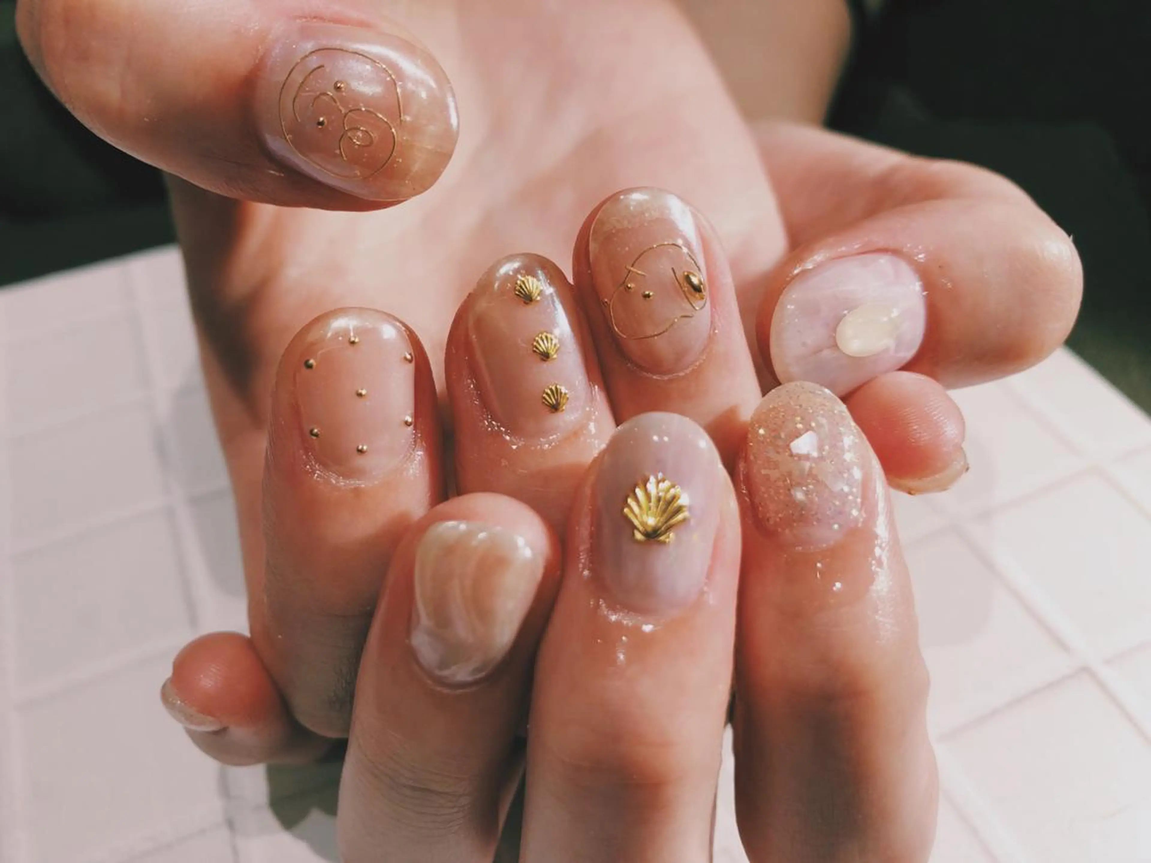 ショート カラー ネイル マツエク・マツパ ハンドネイル illum hicariのネイルデザイン