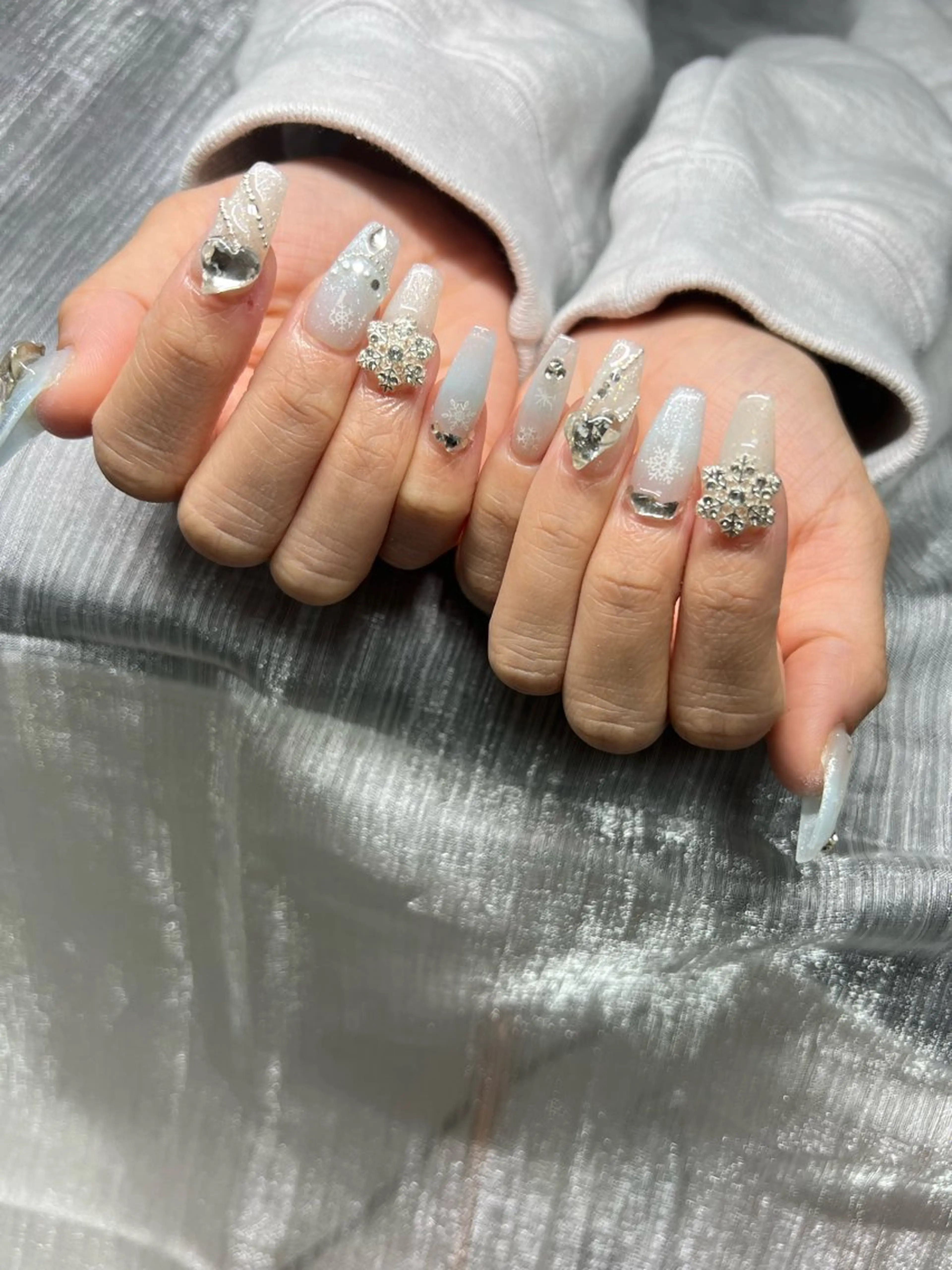 ネイル オーロラネイル チークネイル 長さ出し フットネイル フレンチネイル ハンドネイル Lee Nailsのネイルデザイン