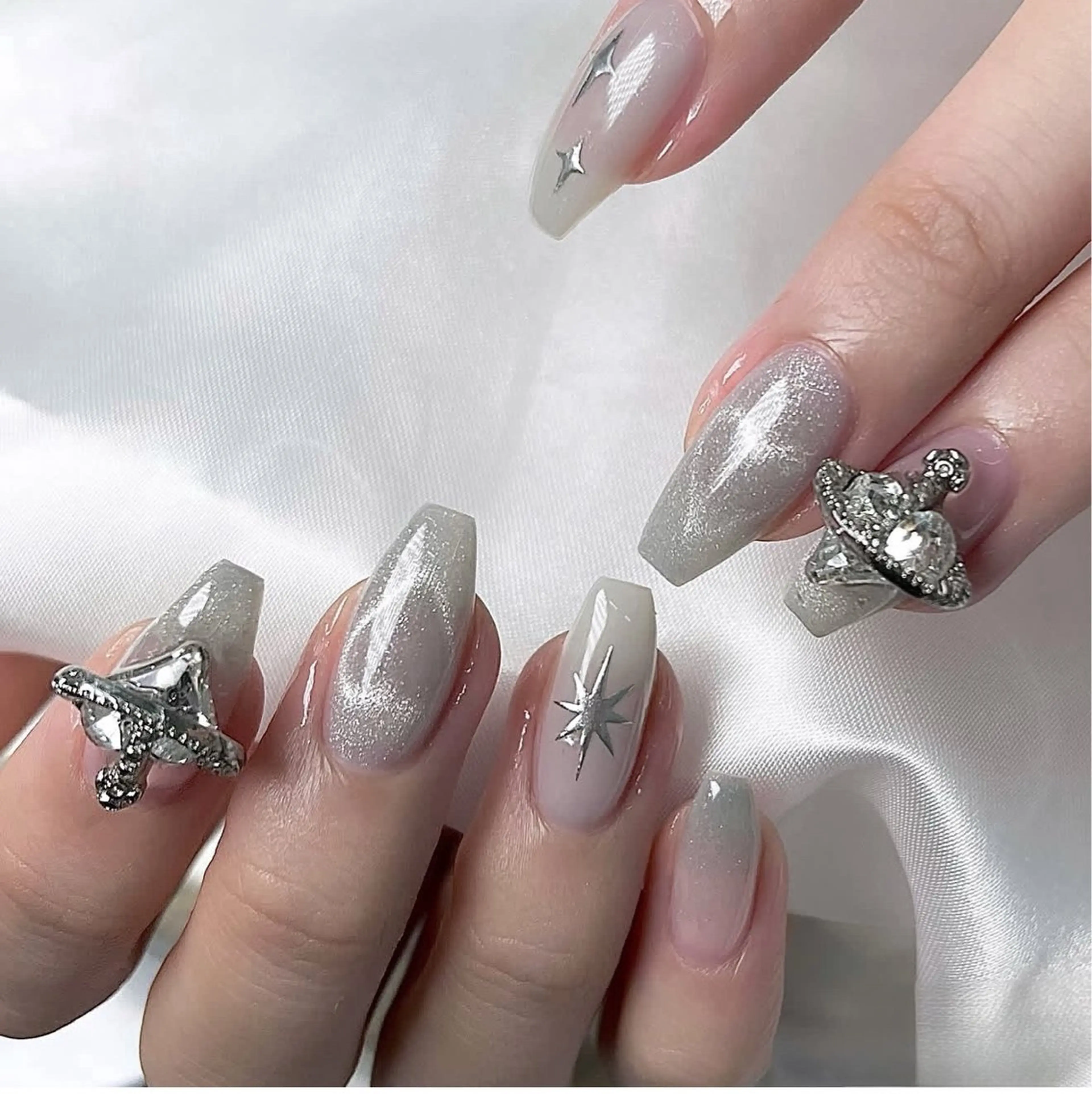 ネイル キラキラネイル マグネットネイル ミラーネイル ニュアンスネイル 春ネイル ハンドネイル Lina nail所属・Lunaa 池袋のネイルデザイン