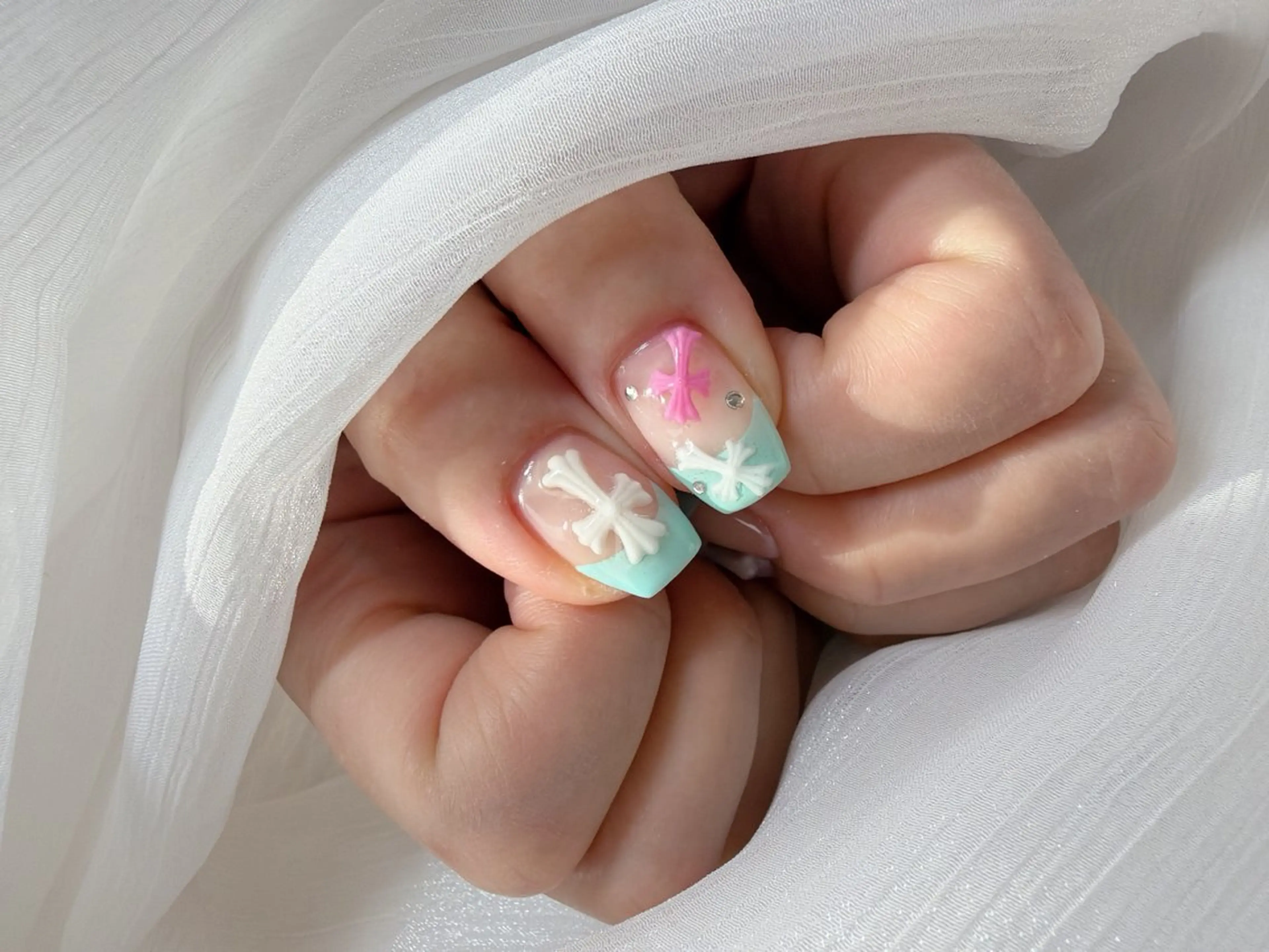 ネイル ストーンネイル ハンドネイル Moon's🌙🪄 Shioriのネイルデザイン