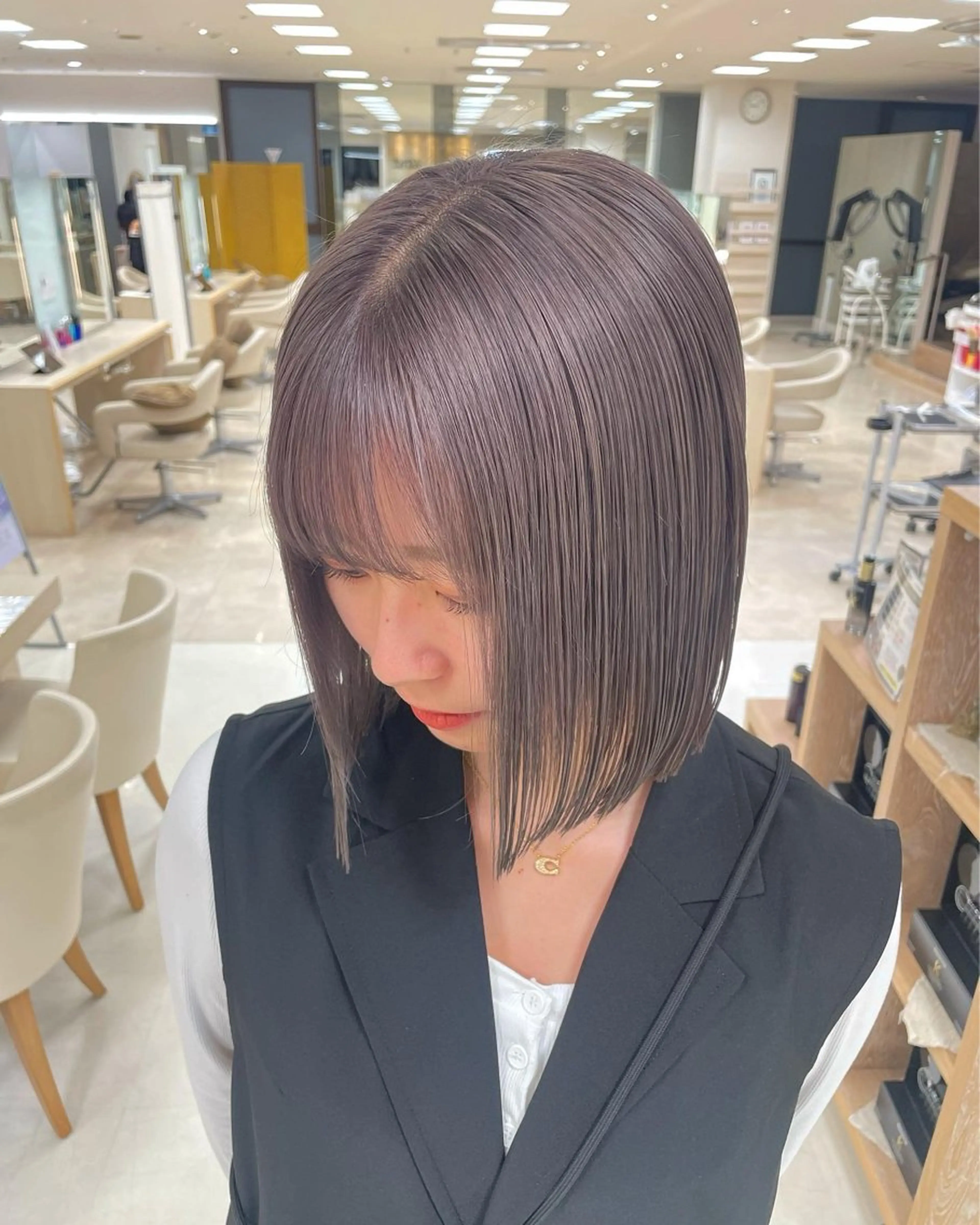 【🌷🌹流行りの透明感ハイトーンカラー🌷🌹】ブリーチ＋ワンカラーです⭐️💫の写真