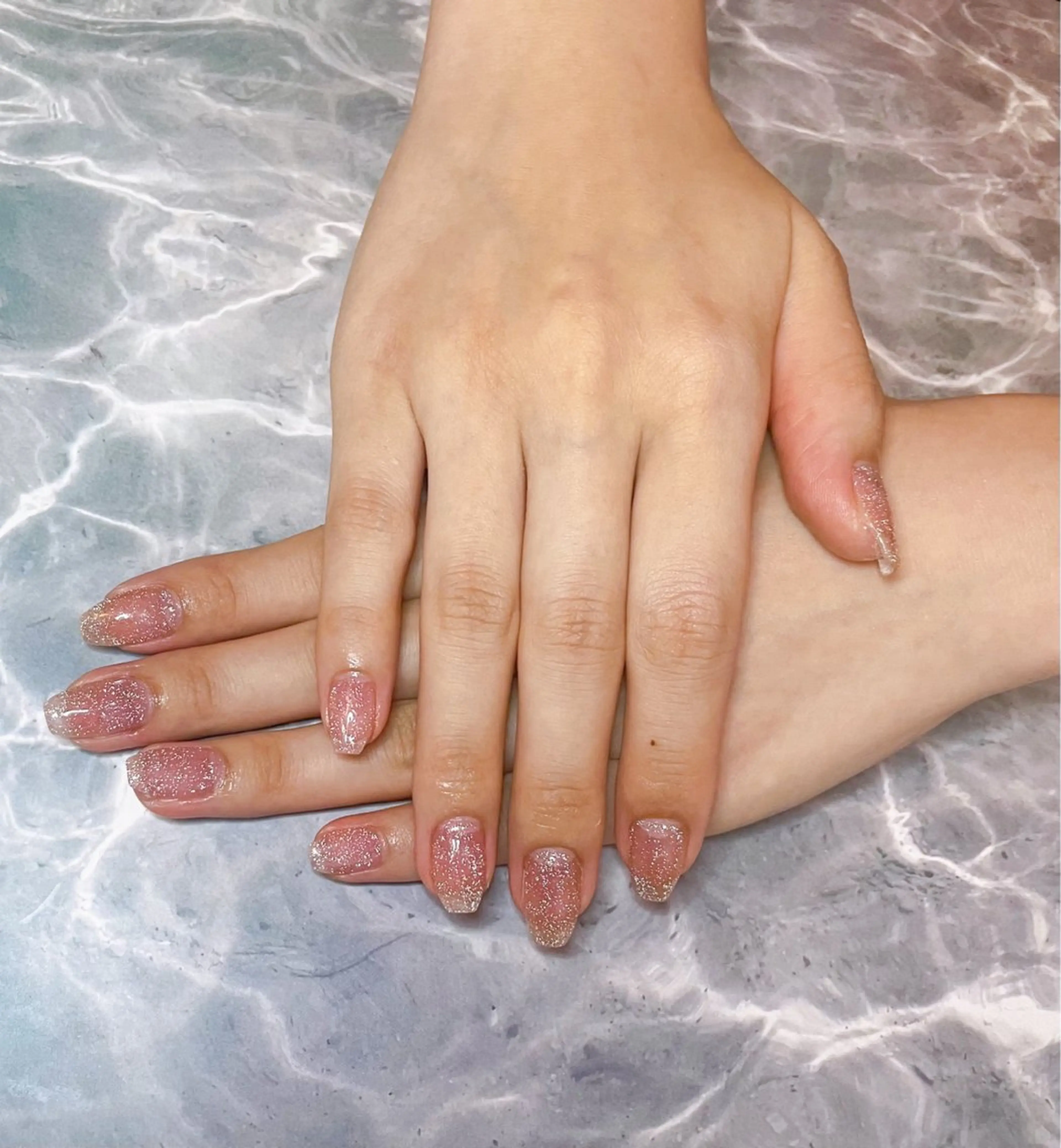 ネイル ラメ(グリッター) ピンク Melia　by attrait所属・Melia by attrait🌿杏のネイルデザイン