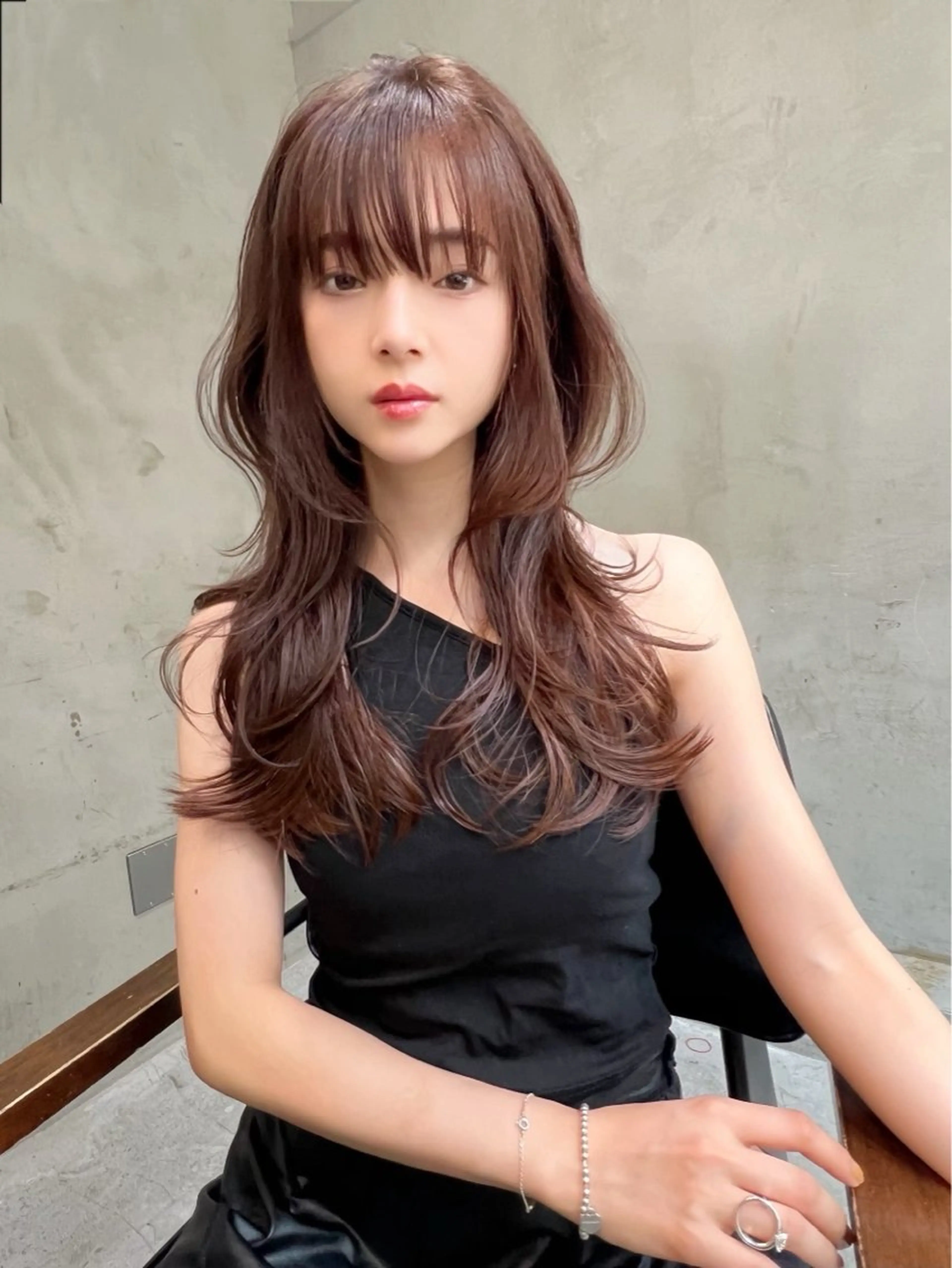 ロング カラー ベージュカラー ココアベージュ MUSASHI ブリーチカラー◎のヘアスタイル