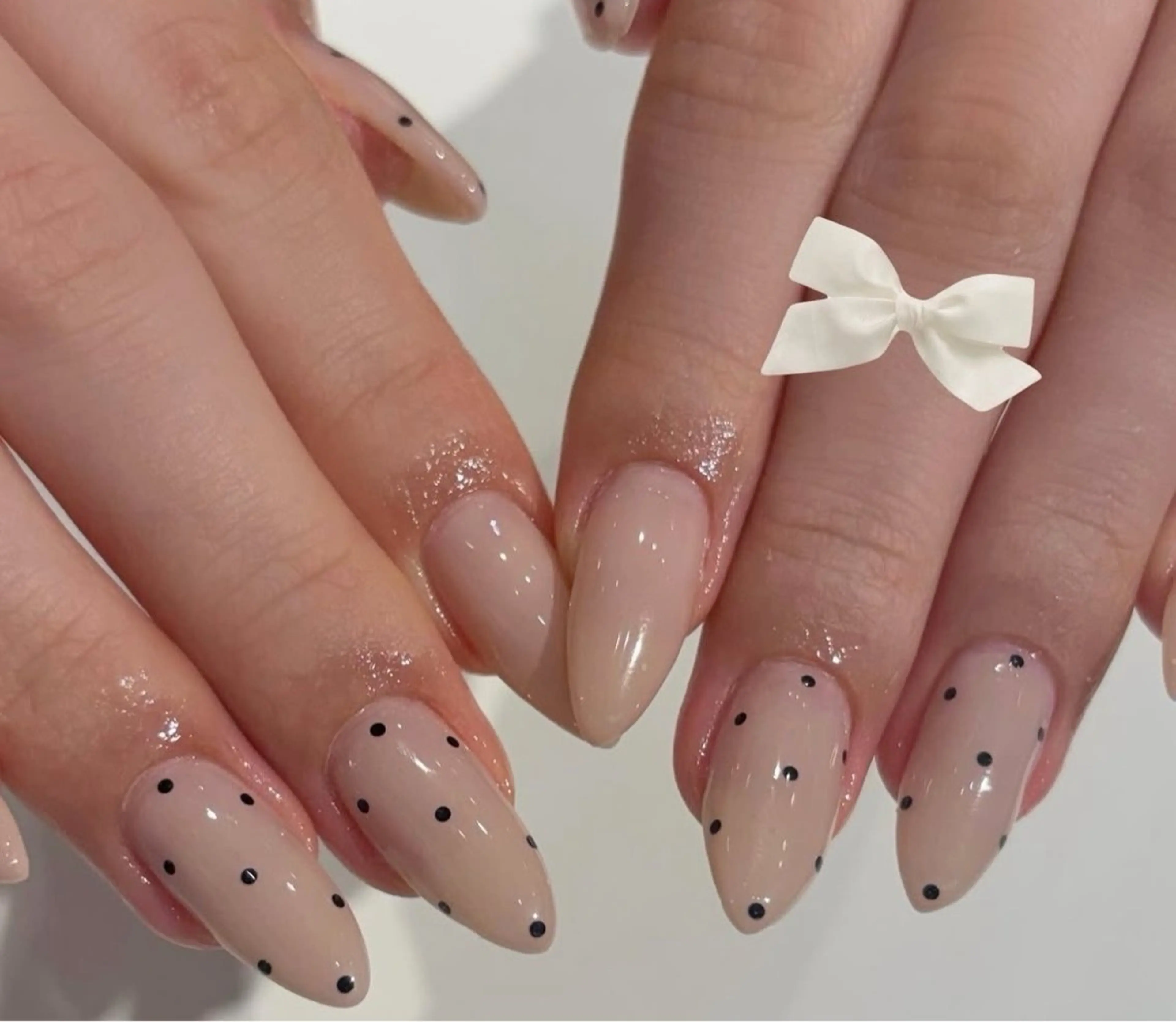 パーツ2つ無料✨️4本ドットネイル🎀(ベースワンカラー)の写真
