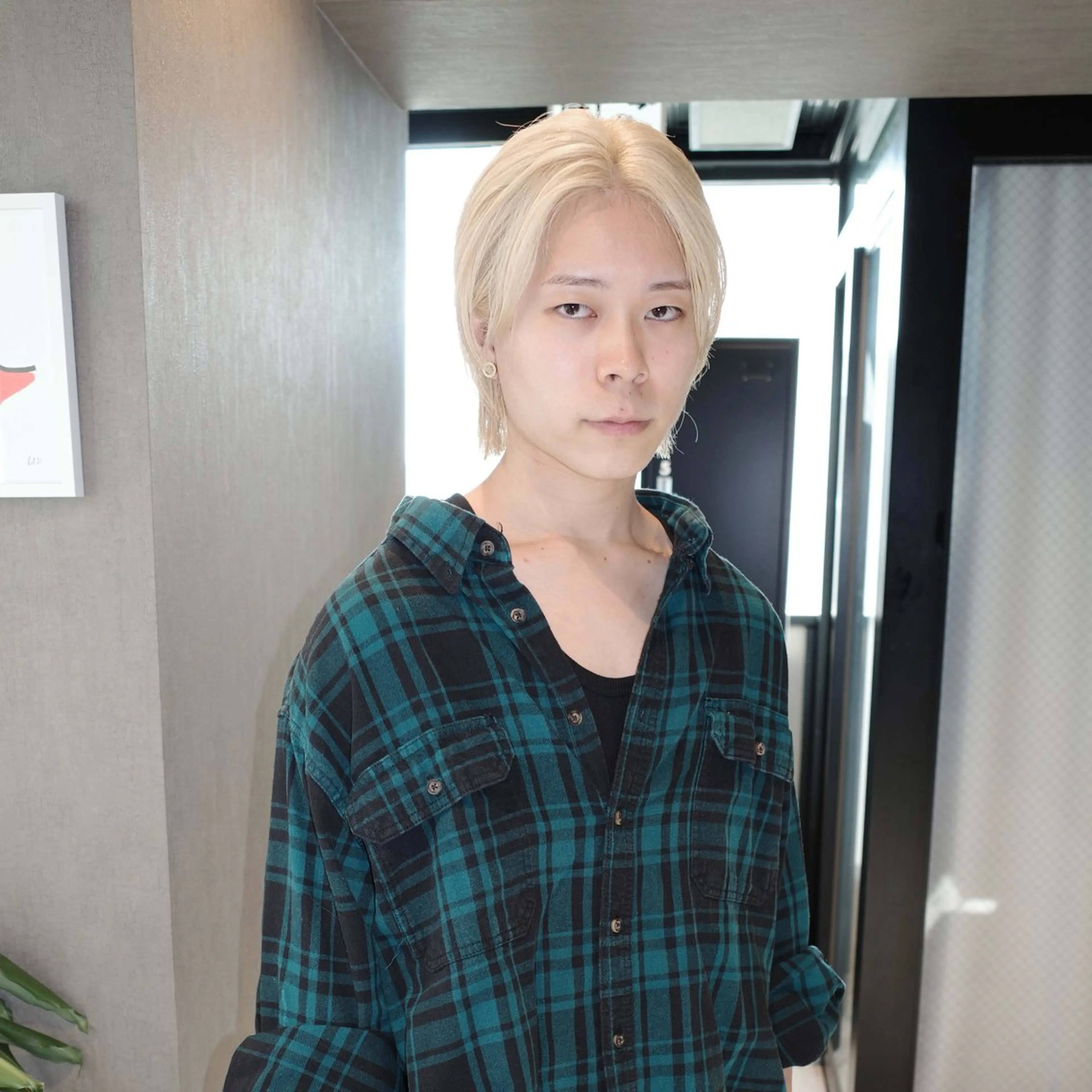 メンズ メンズブリーチ カット ヘアカラー ヨシカワ タツキのヘアスタイル