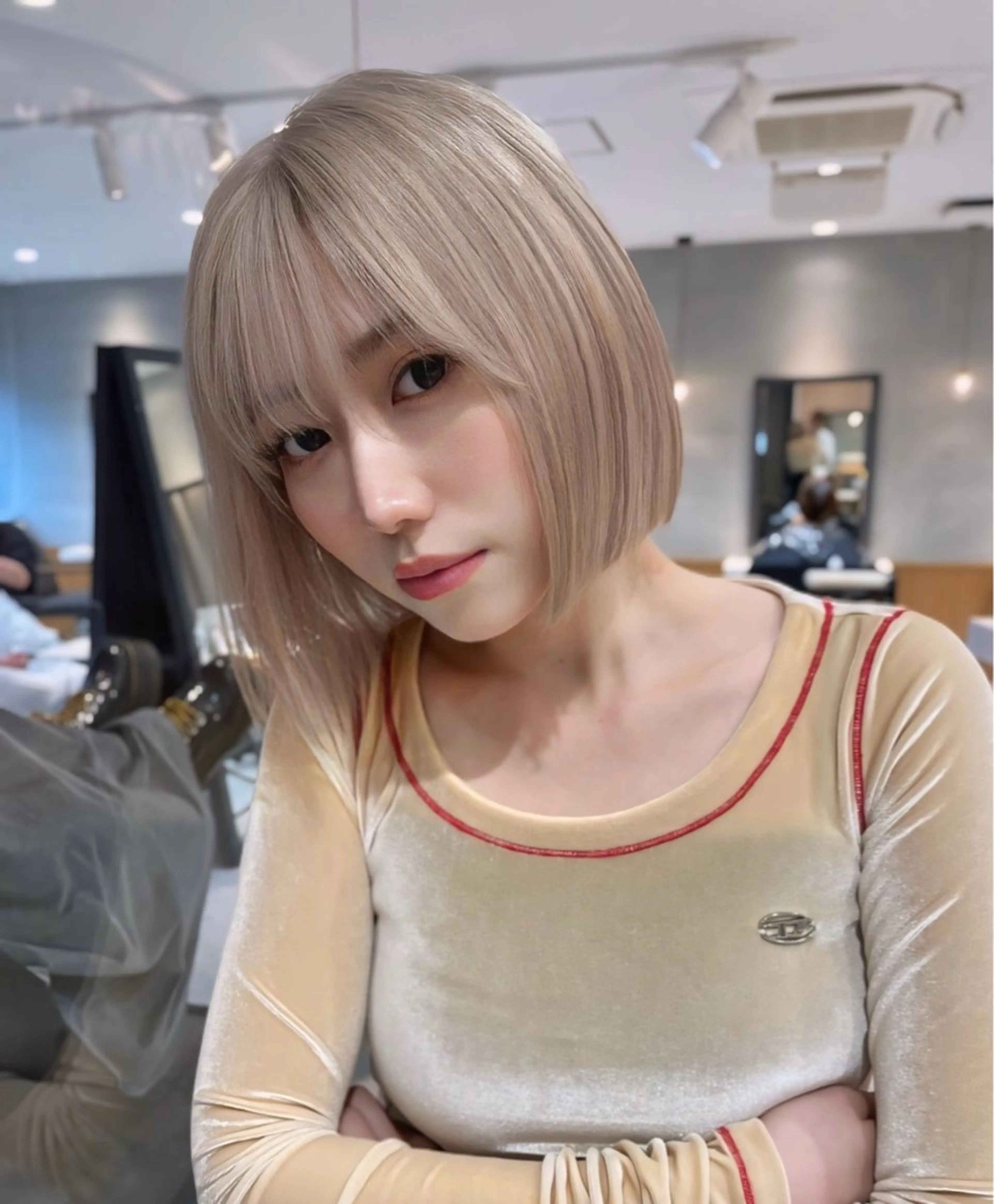 ミディアム カラー 切りっぱなしボブ ボブ ヘアカラー トリートメント ハイトーンヘア れおん🌙のヘアスタイル