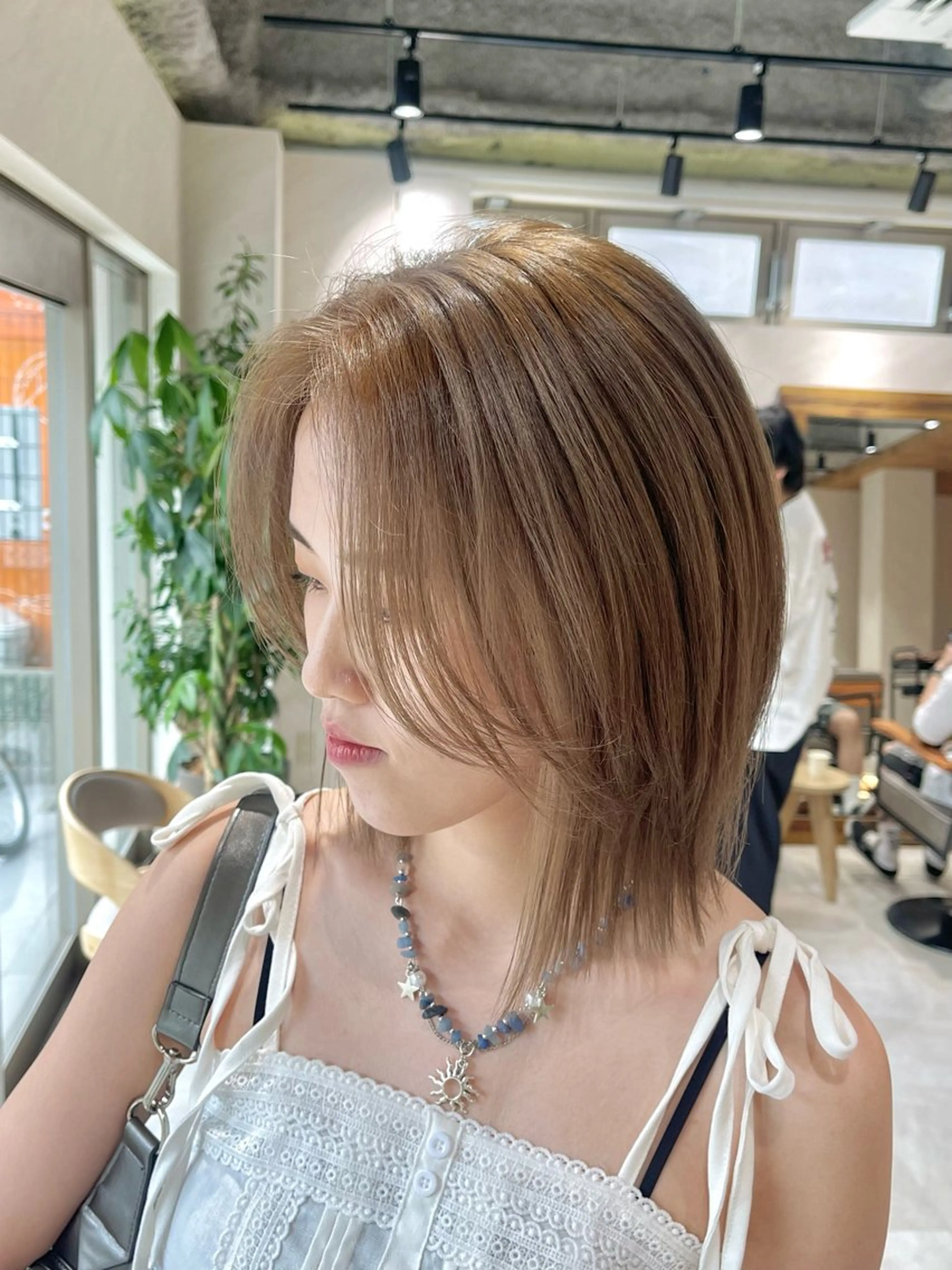 ミディアム カラー ボブレイヤー ベージュカラー ミルクティーベージュ ボブ レイヤーカット ヘアカラー トリートメント ヘアセット 🩵ボブ/レイヤー /髪質改善🩵のヘアスタイル