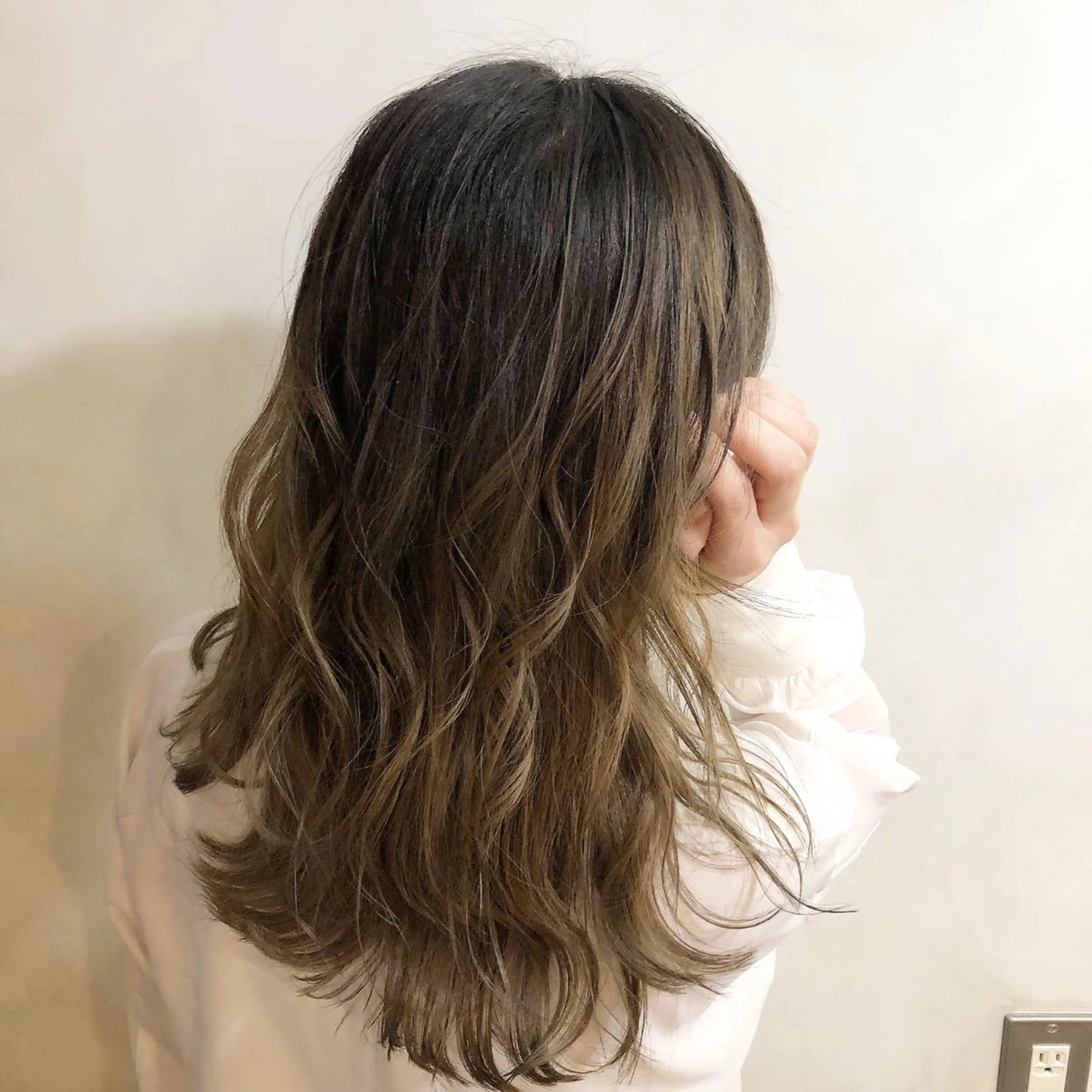 セミロング カラー アッシュ グラデーションカラー ハイライトカラー ハイライト カット ヘアカラー トリートメント AUBE HAIRazul吉祥寺所属・綺麗な髪質にしたい方 限定🌈清水　祥のヘアスタイル